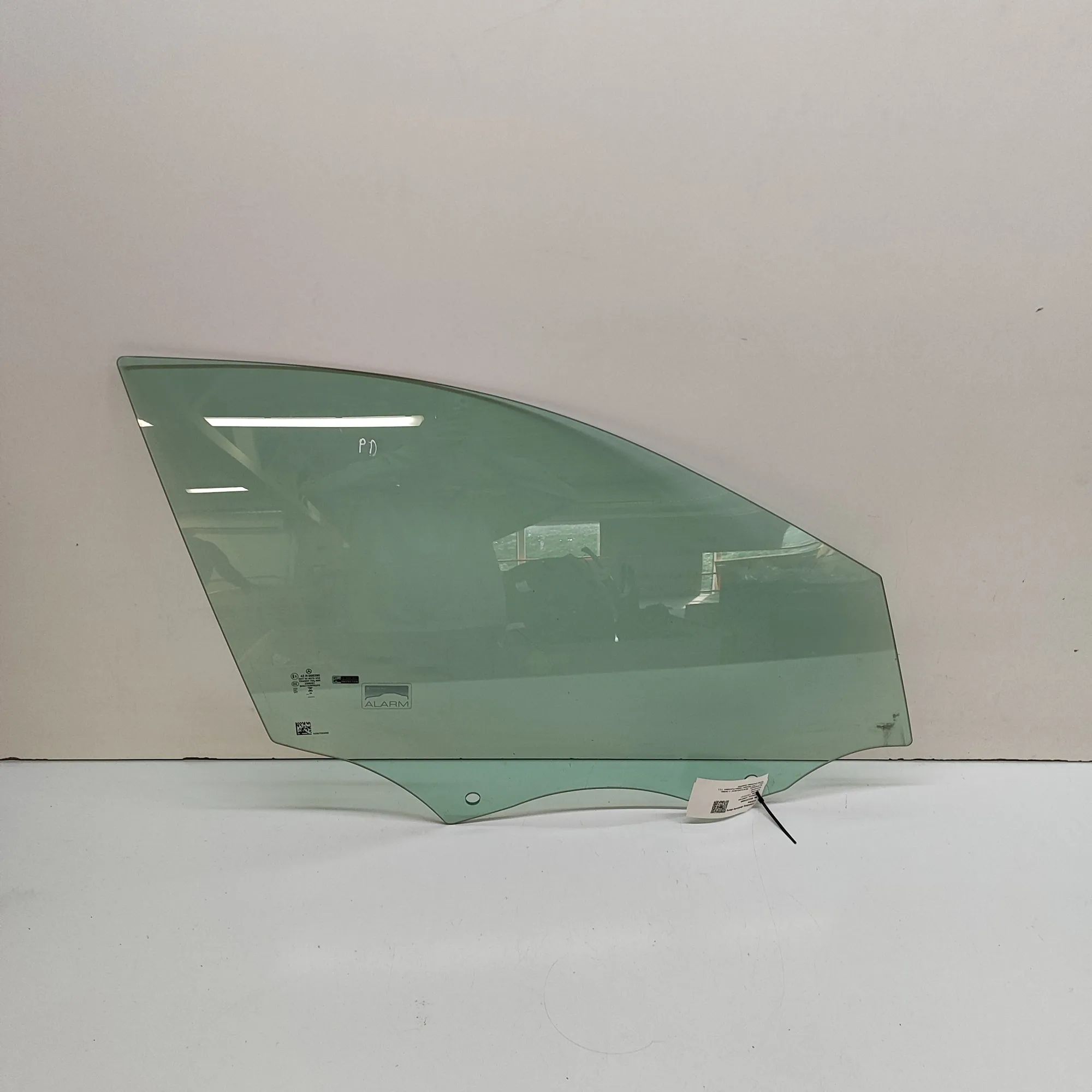 Mercedes-Benz A (W177) Front Right Door Window Front Right Door Window — MERCEDES BENZ C-CLASS...