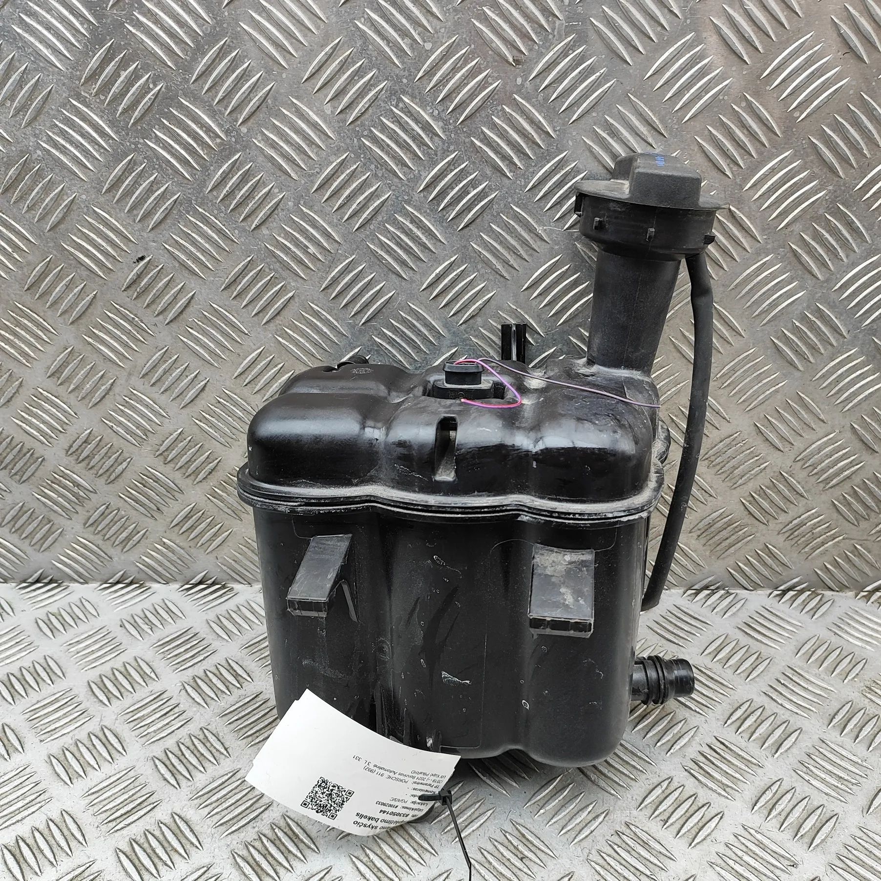 Porsche 911 (992) Coolant Expansion Tank Coolant Expansion Tank — PORSCHE 911 (992) (201...
