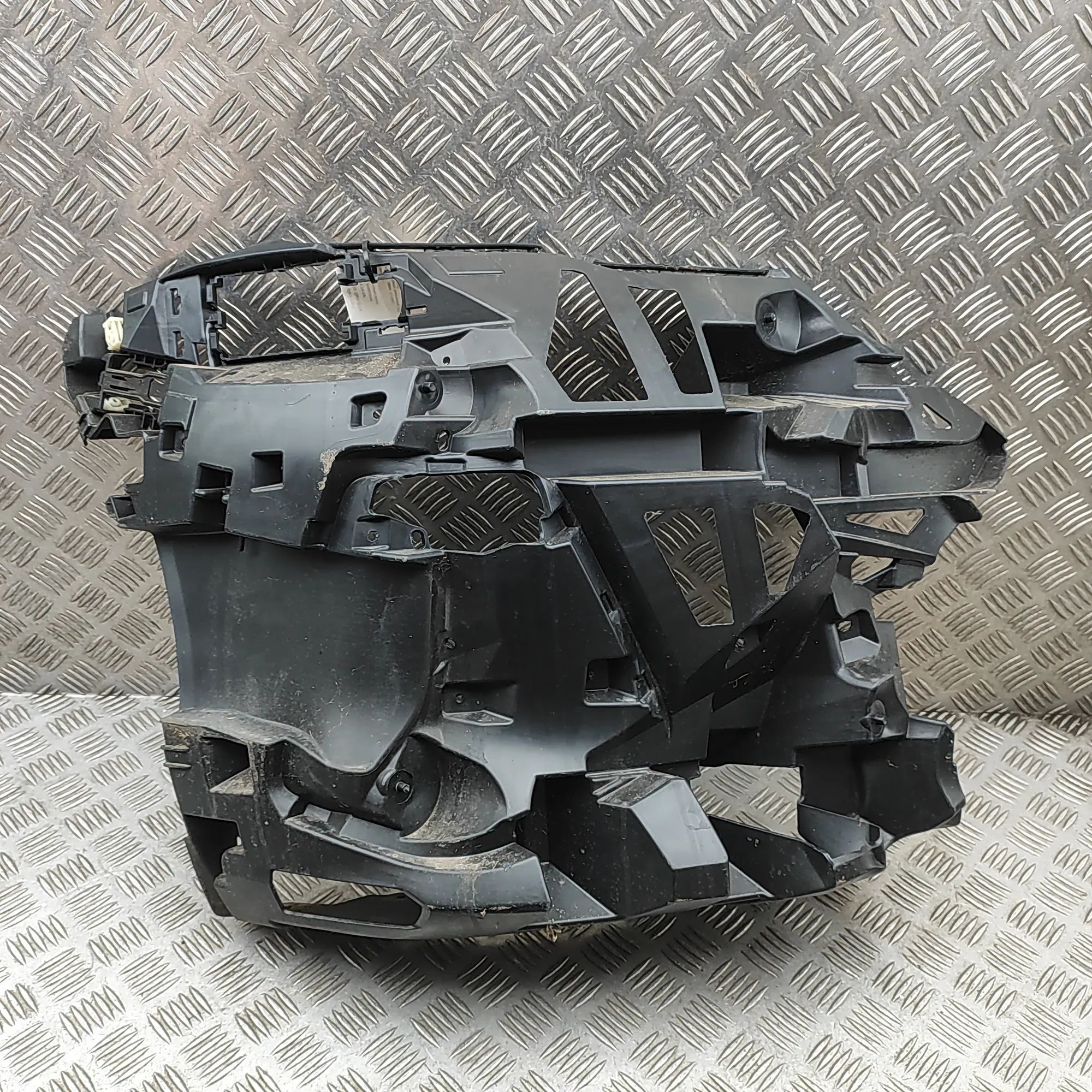 BMW 5 (G30 / G31) Rear Right Bumper Bracket Rear Right Bumper Bracket — BMW 5 SERIES (G60) ...