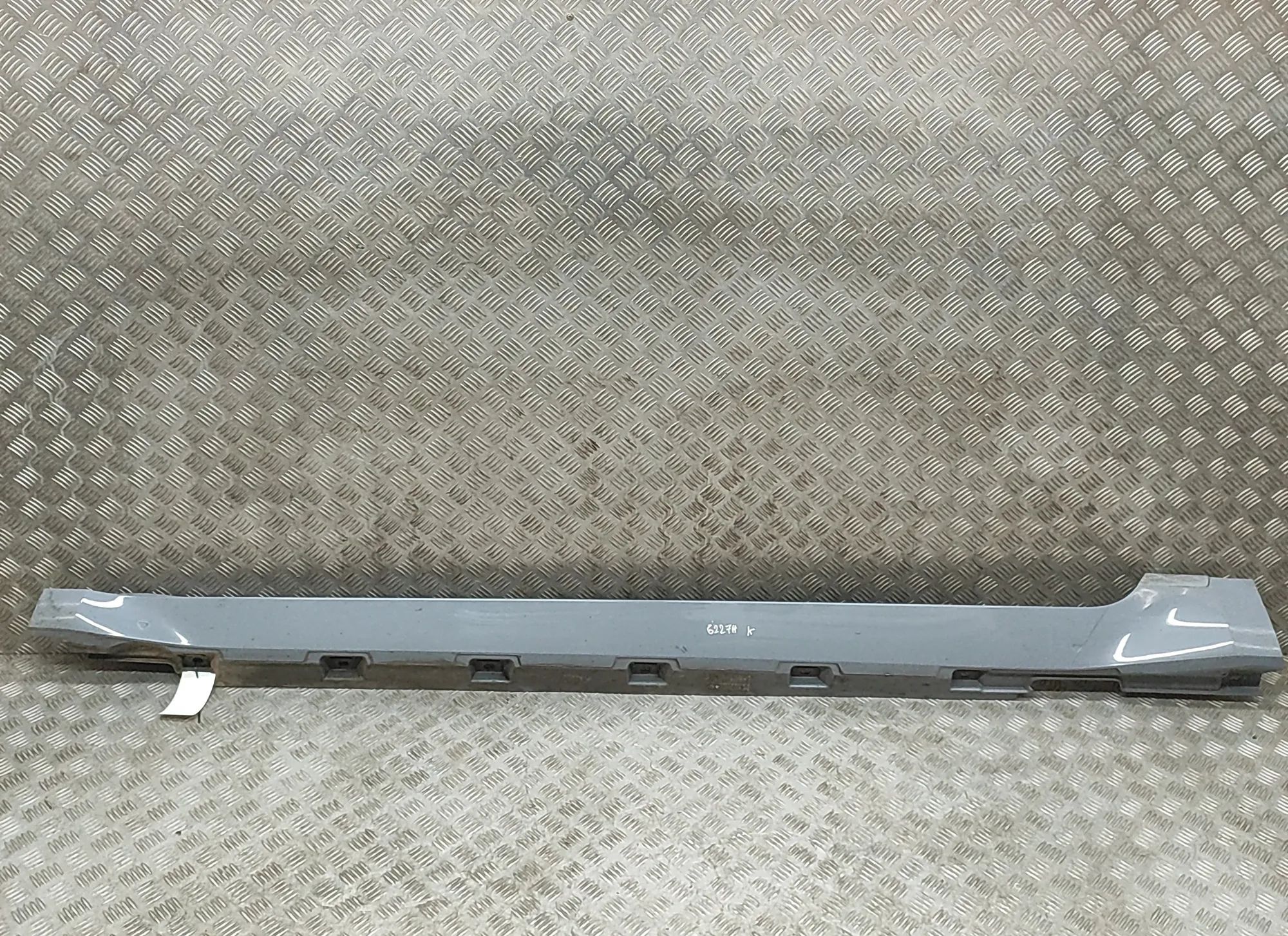 Volkswagen Arteon Left Side Plastic Sideskirt Cover Left Side Plastic Sideskirt Cover — VW ARTEON (...