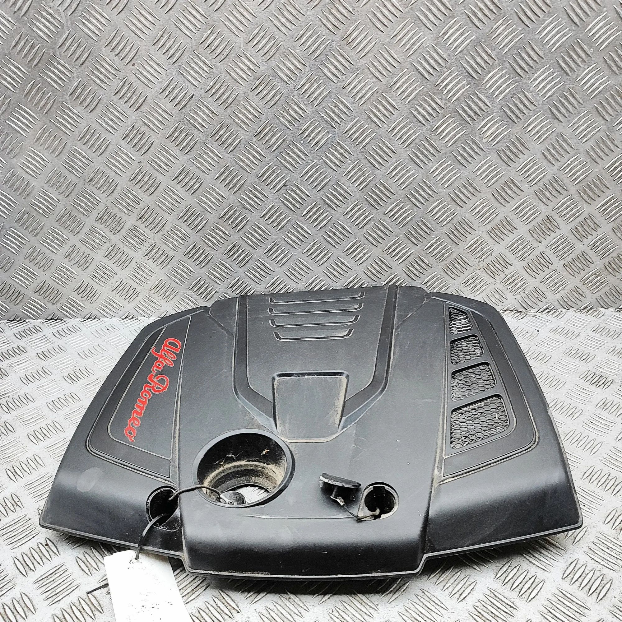 Alfa-Romeo Stelvio Крышка двигателя (пластик) Engine cover — ALFA ROMEO STELVIO (949_) (2016-...