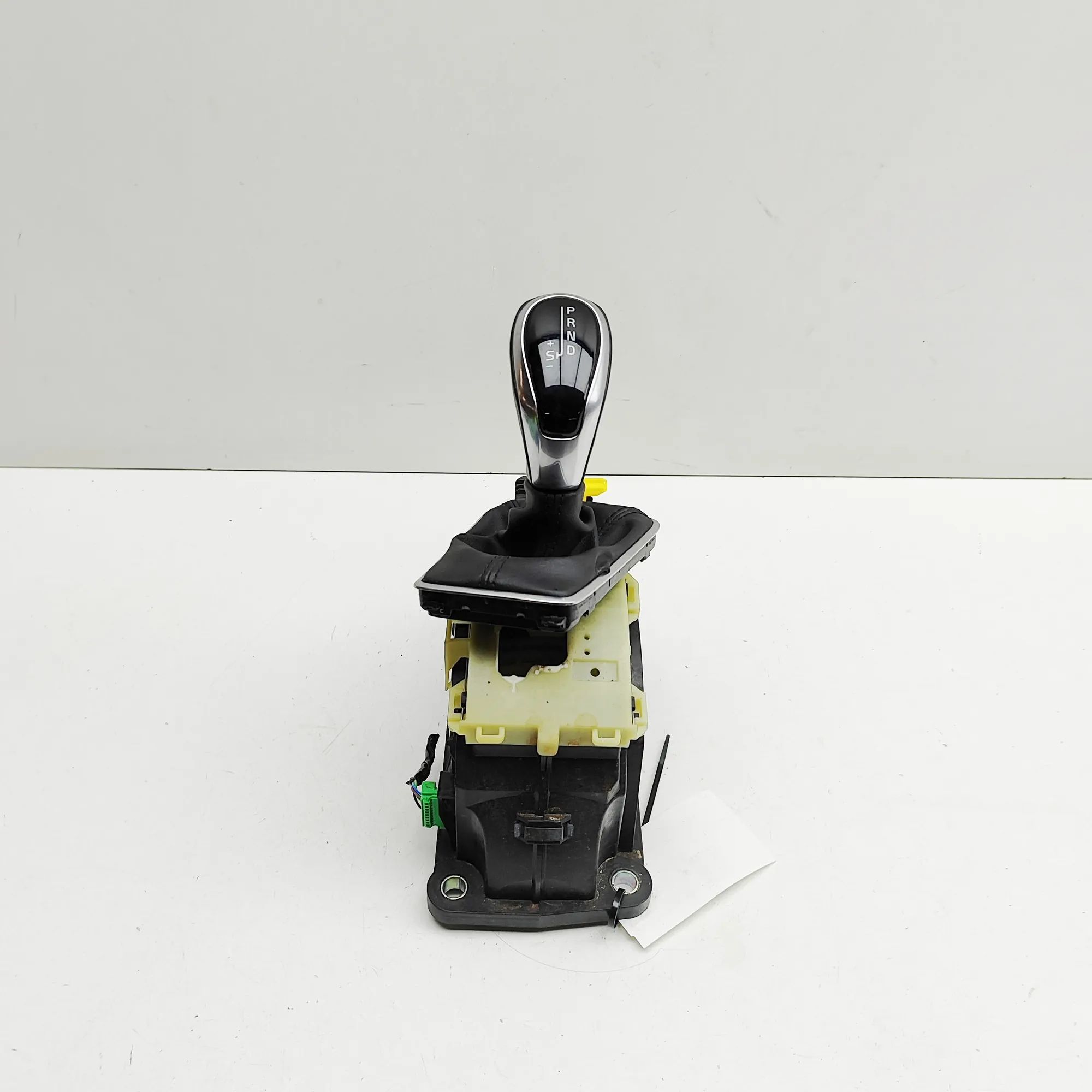 Volvo V40 Gear Shifting Mechanism Gear Shifting Mechanism — VOLVO V40 (Hatchback)...