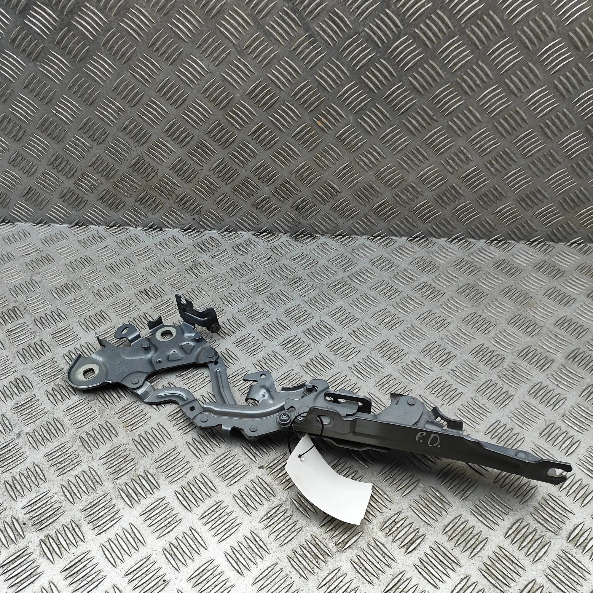 BMW 2 (F44) Bonnet hinge — front right Bonnet hinge — front right — BMW 2 SERIES (Gran...
