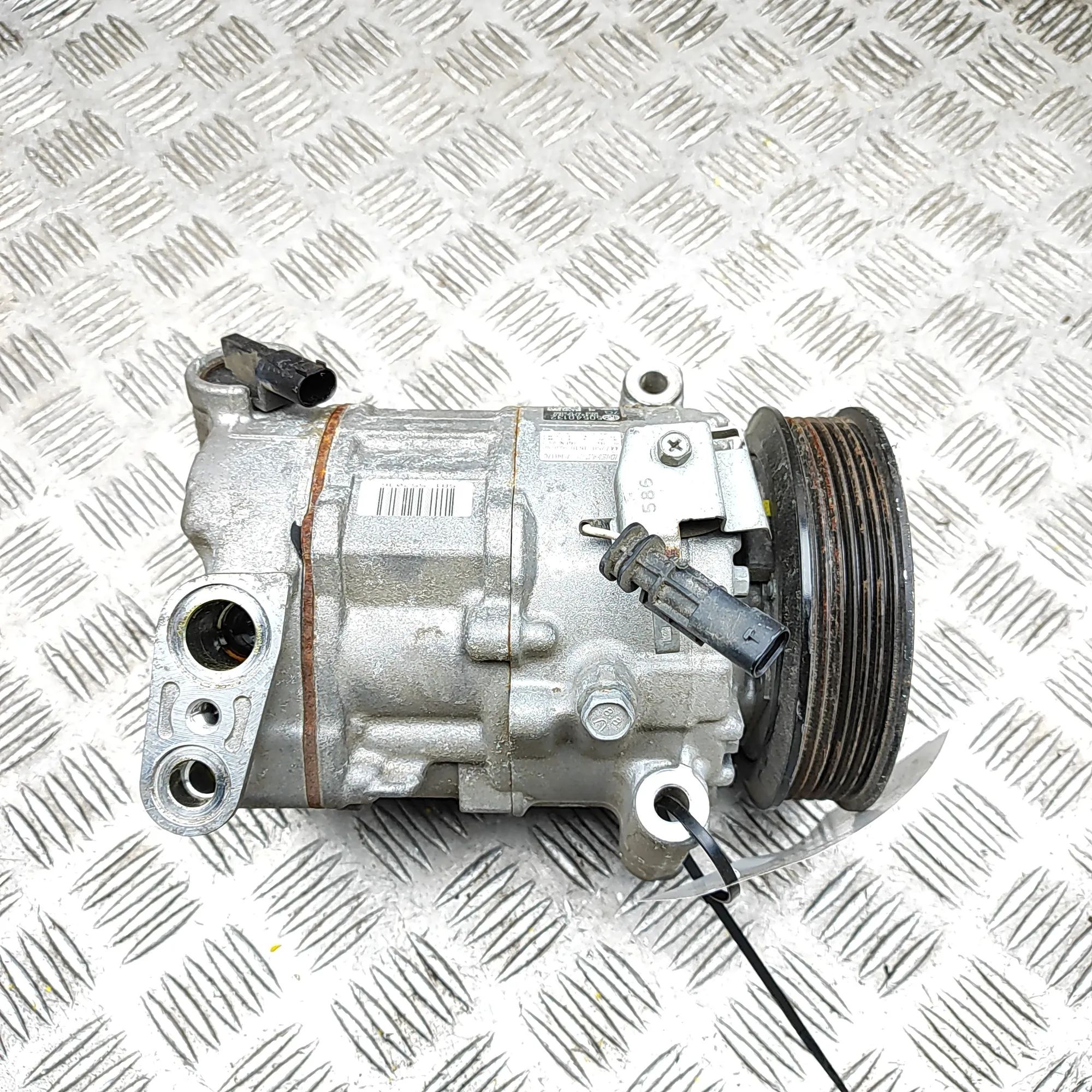 Alfa-Romeo Stelvio Air-conditioning compressor Air-conditioning compressor — ALFA ROMEO STELVI...