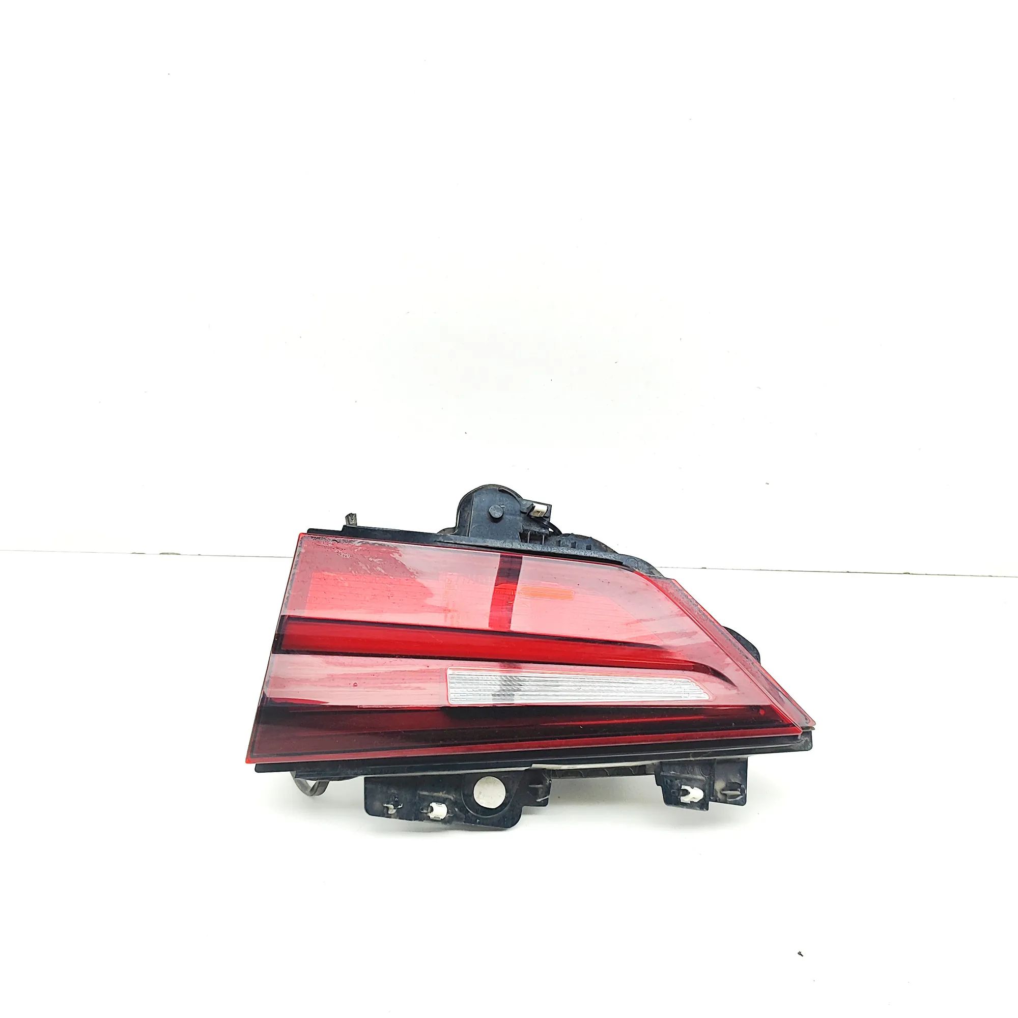 BMW X2 (F39) Right Side Tailgate Tail Light Right Side Tailgate Tail Light — BMW X2 (F39) (...
