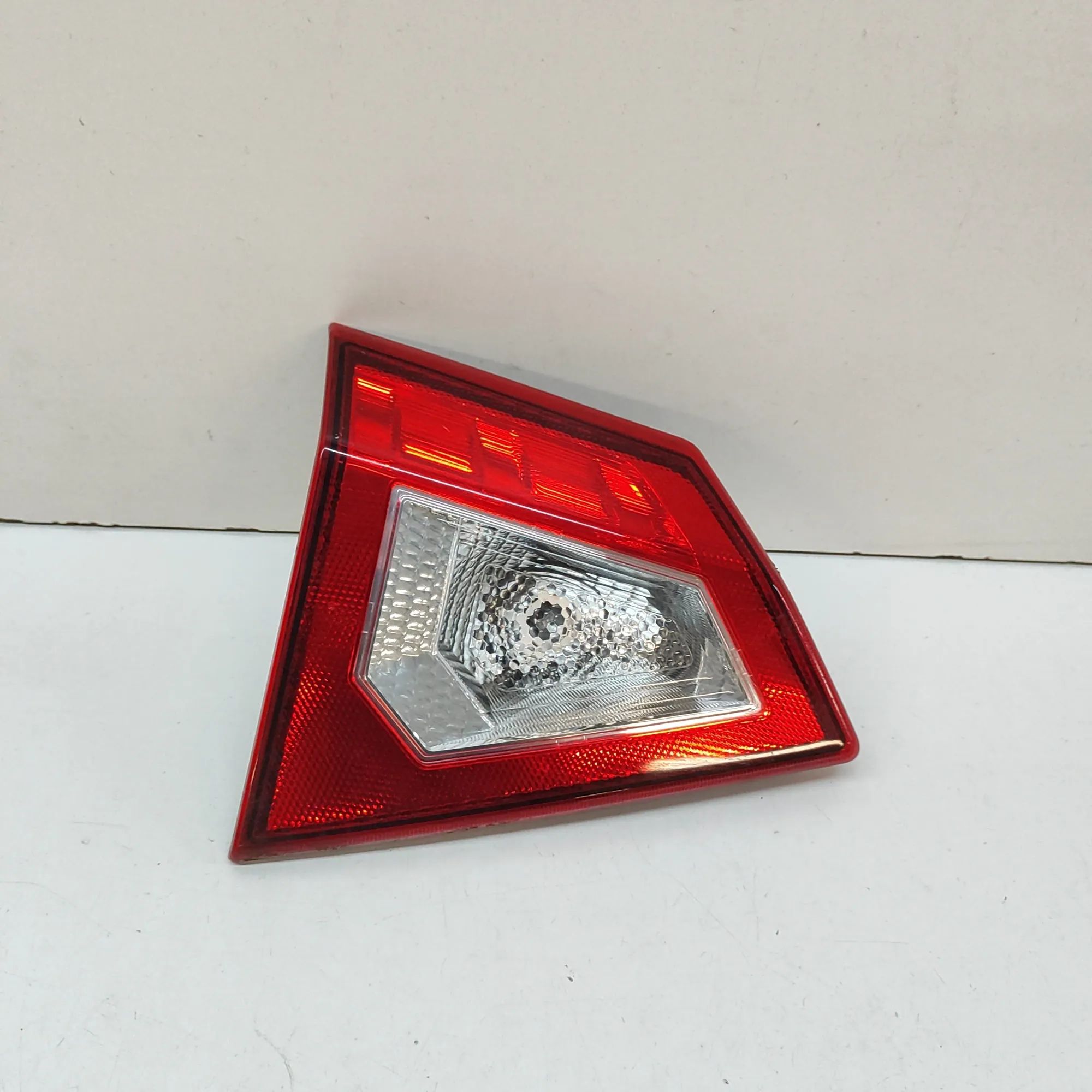 Suzuki Grand Vitara Left Side Tailgate Tail Light Left Side Tailgate Tail Light — SUZUKI VITARA (...