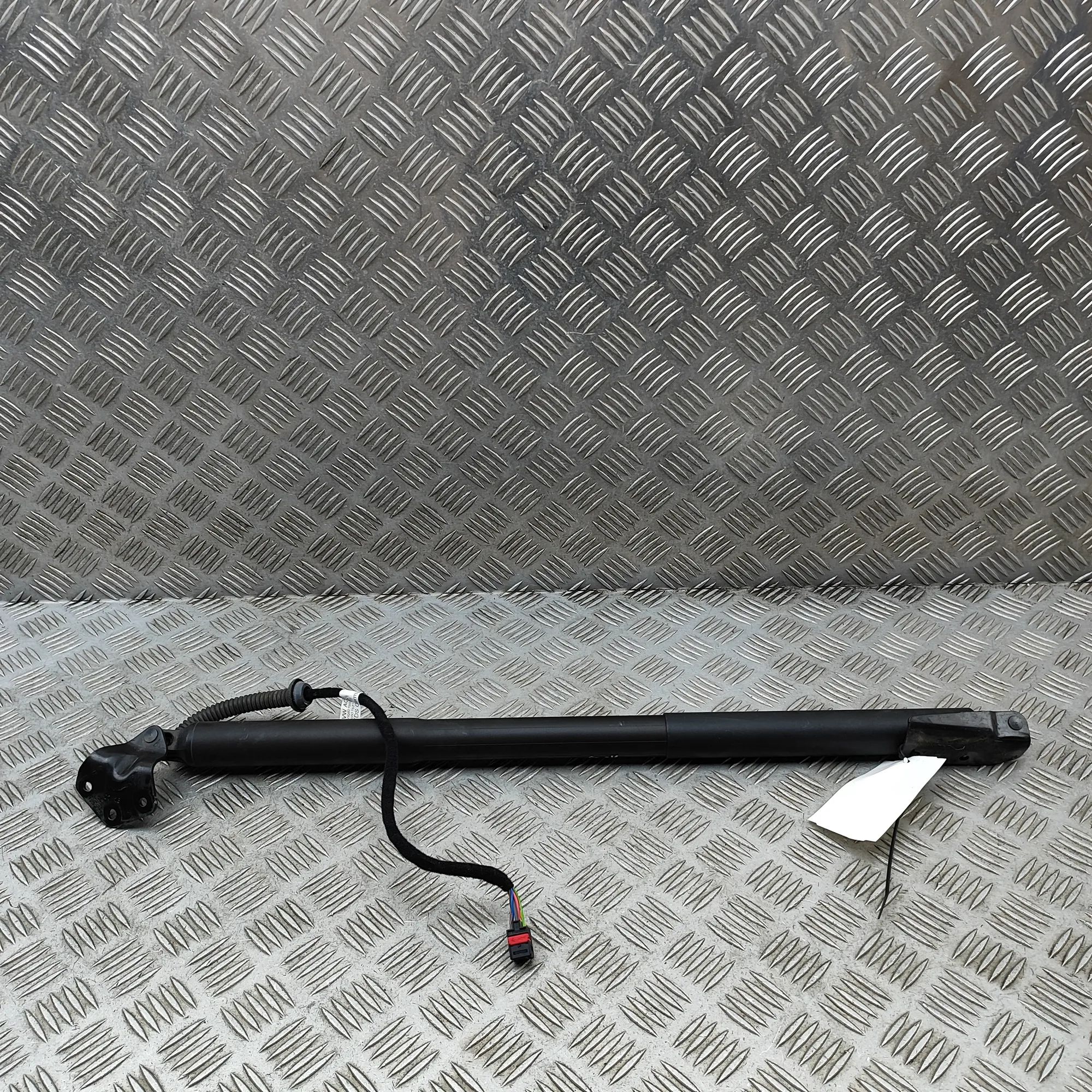 Porsche Cayenne Left Side Tailgate Gas Strut Left Side Tailgate Gas Strut — PORSCHE CAYENNE ...