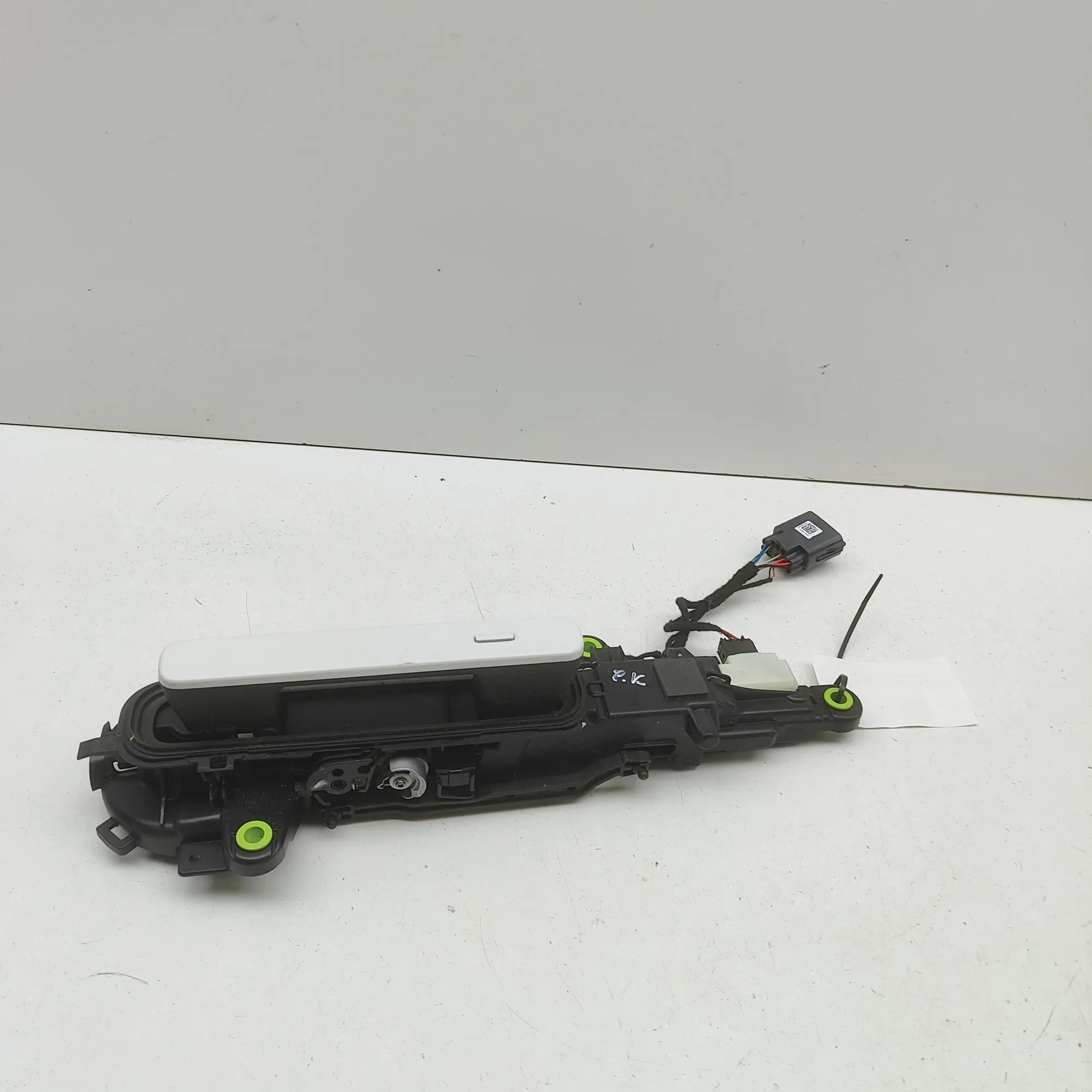 Land Rover Range Rover Evoque Exterior door handle — front left Exterior door handle — front left — LAND ROVER ...
