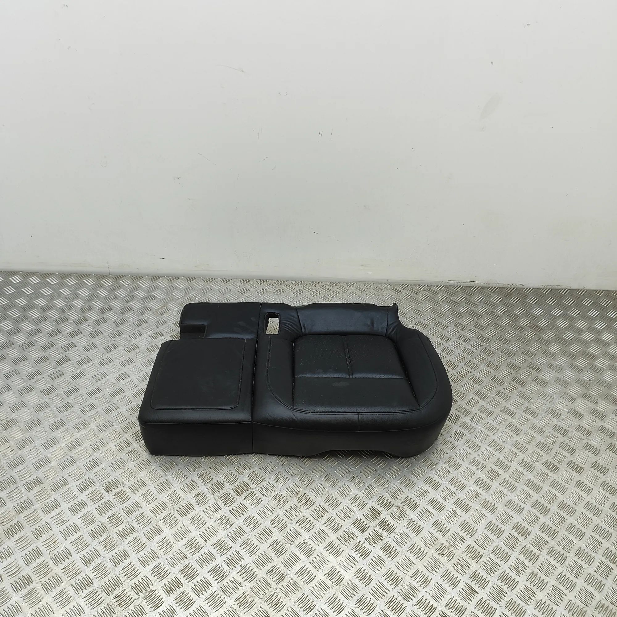 Porsche Cayenne Takapenkki Rear seat — PORSCHE CAYENNE (92A) (2010-...) — ...