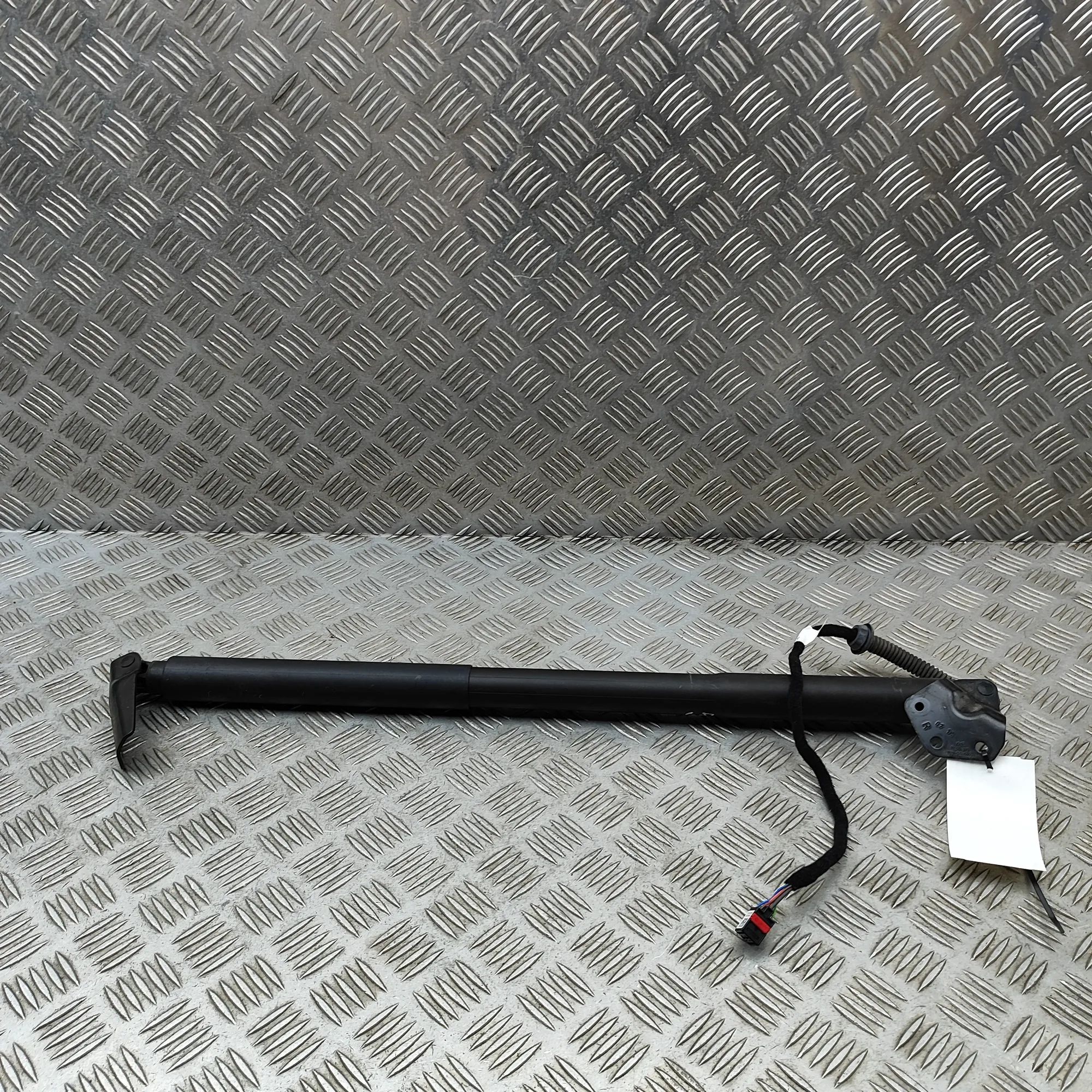 Porsche Cayenne Right Side Tailgate Gas Strut Right Side Tailgate Gas Strut — PORSCHE CAYENNE...
