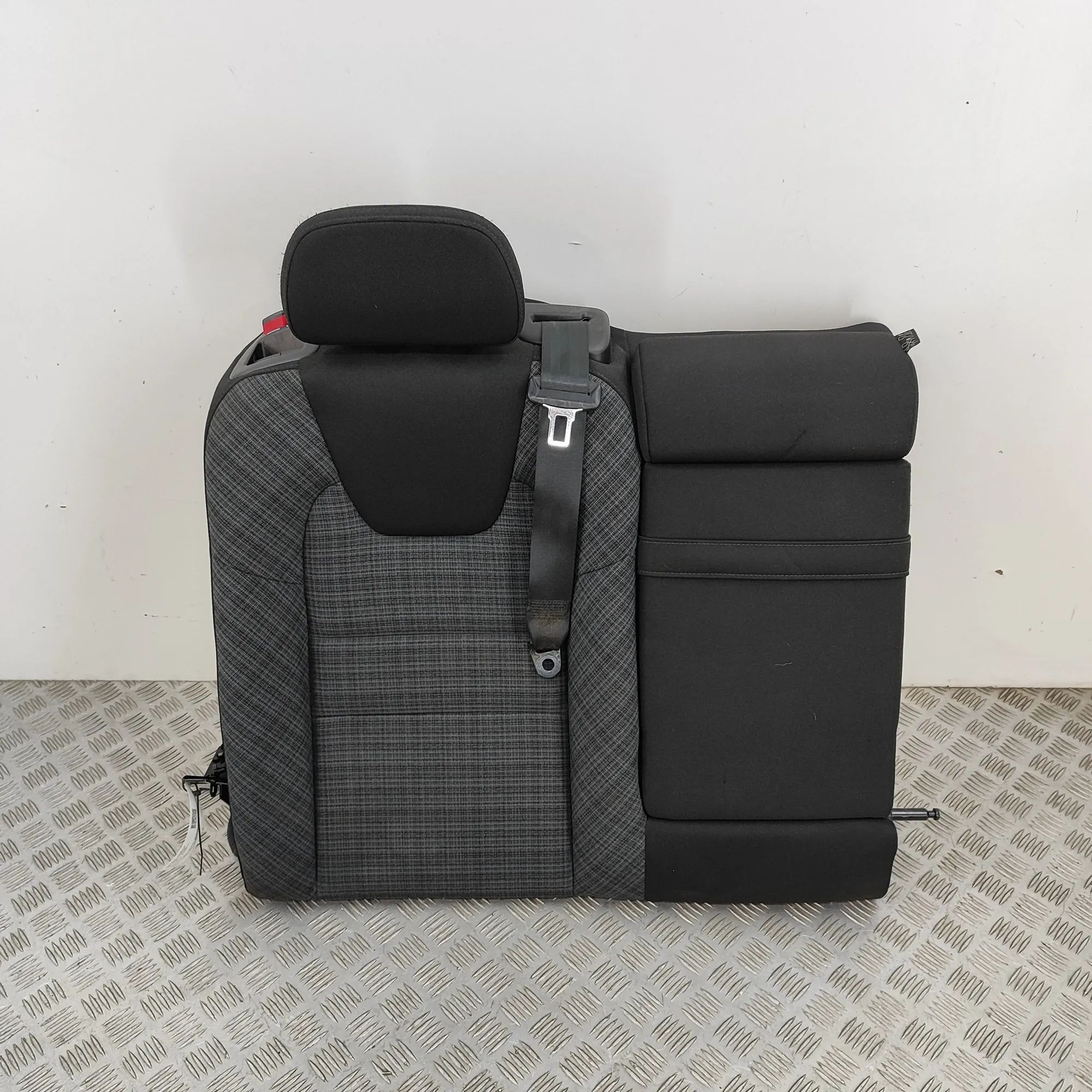 Volvo V60 Rear seat Rear seat — VOLVO V60 (II 225, 227) (2018-...) ...