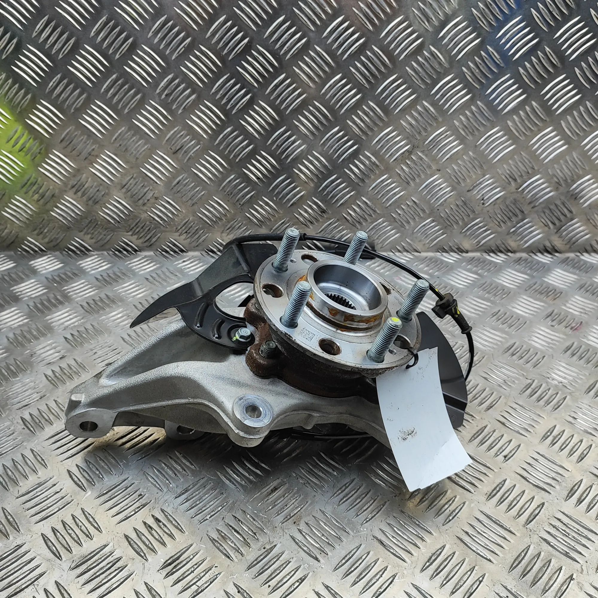 Kia Sportage Front Left Wheel Hub Front Left Wheel Hub — KIA SPORTAGE (V NQ5) (20...