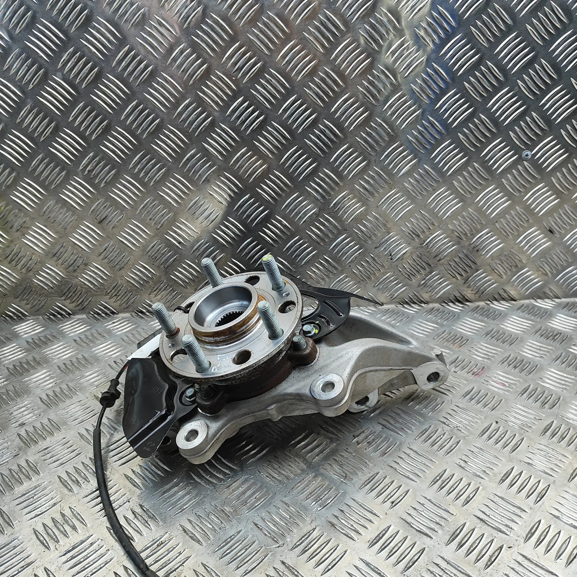 Kia Sportage Front Right Wheel Hub Front Right Wheel Hub — KIA SPORTAGE (V NQ5) (2...