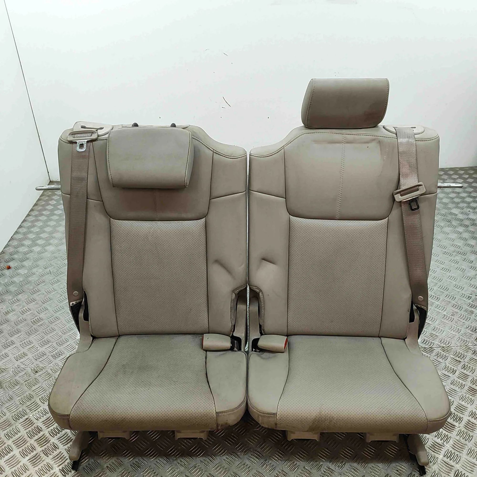 Jeep Commander Takapenkki Rear seat — JEEP COMMANDER (XK, XH) (2005-2010)...