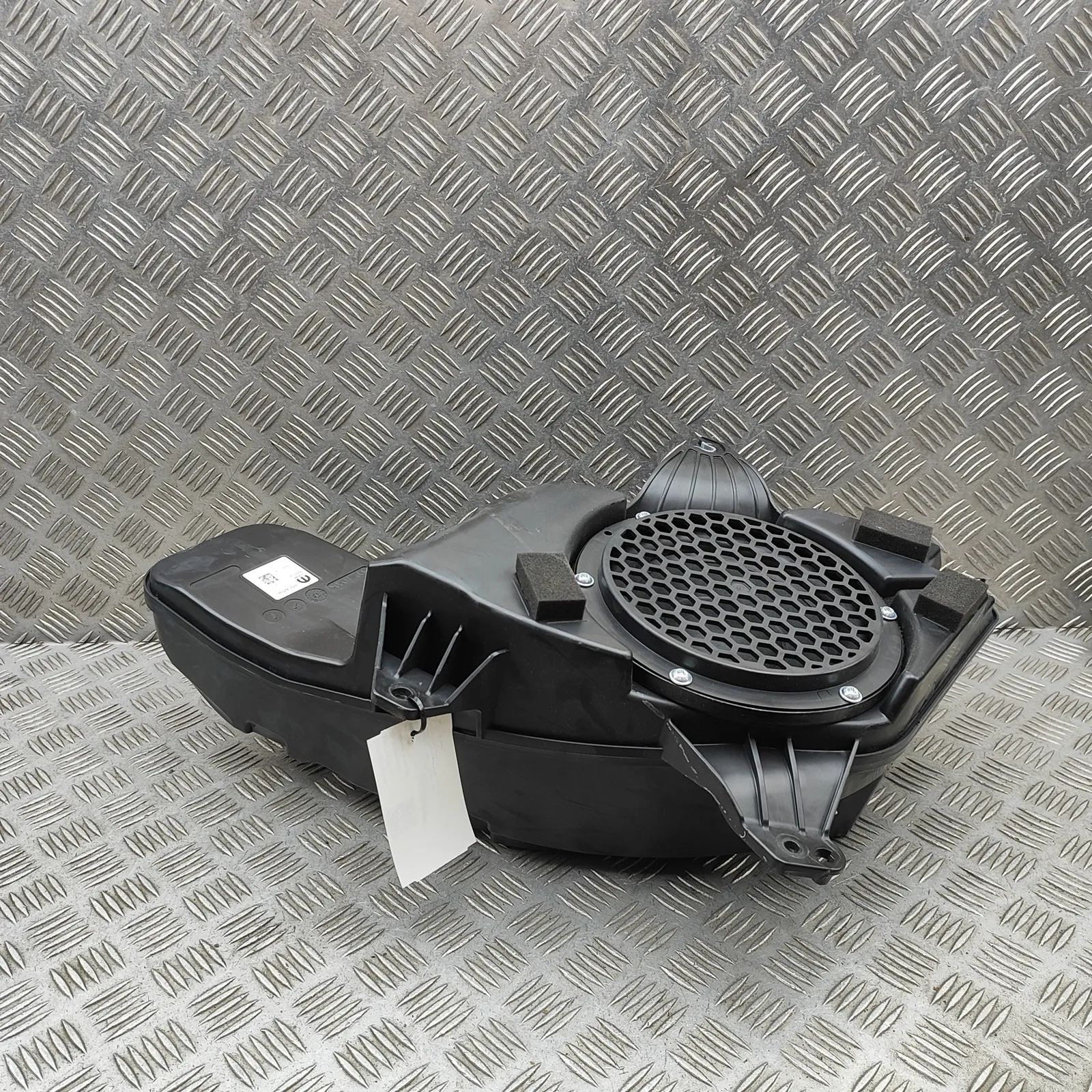 Jeep Compass Subwoofer Subwoofer — JEEP COMPASS (MP) (2016-...) — 6847...