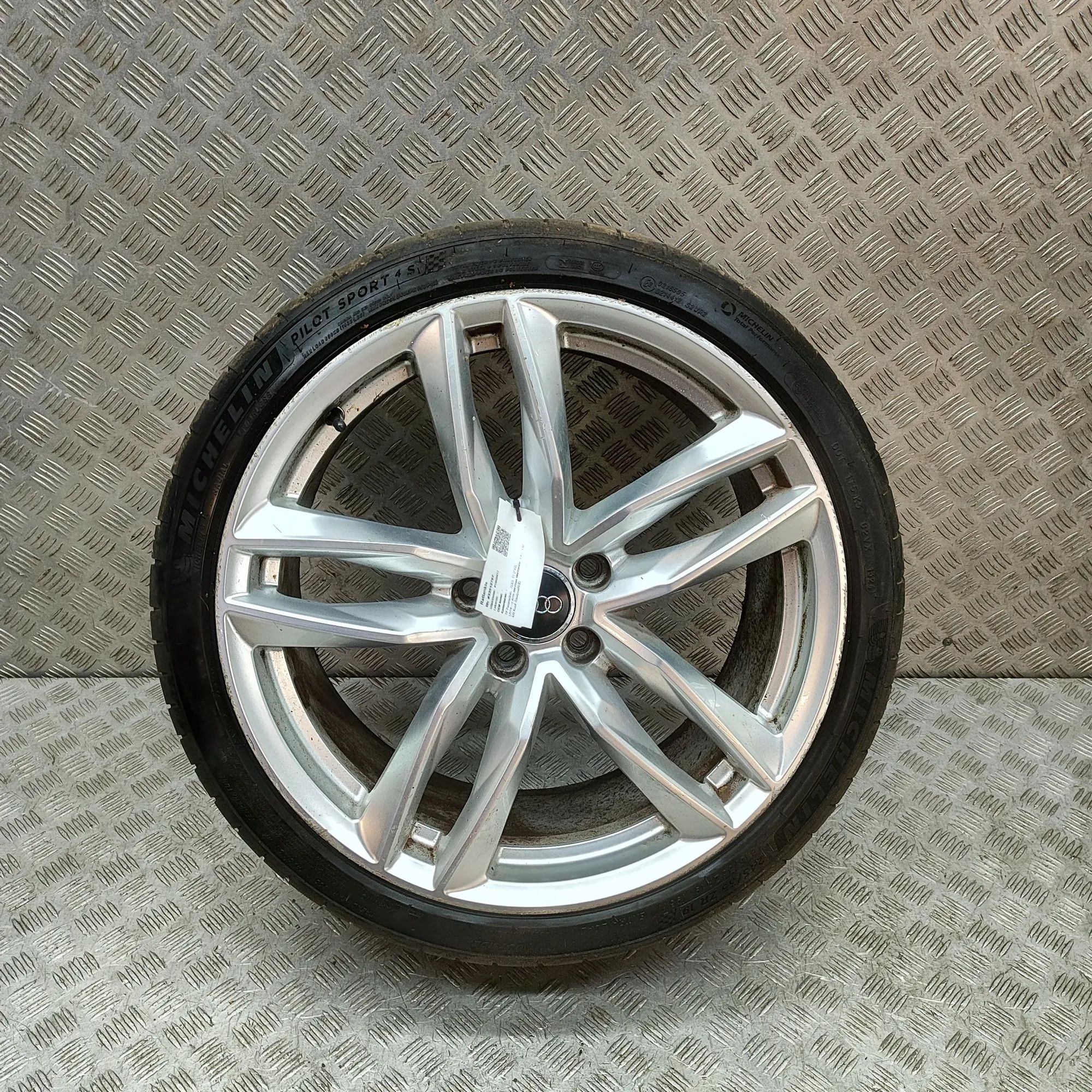 Audi TT (8S) Alloy Wheel Alloy wheel — AUDI TT (FV3) (2014-...) — 8S0801...