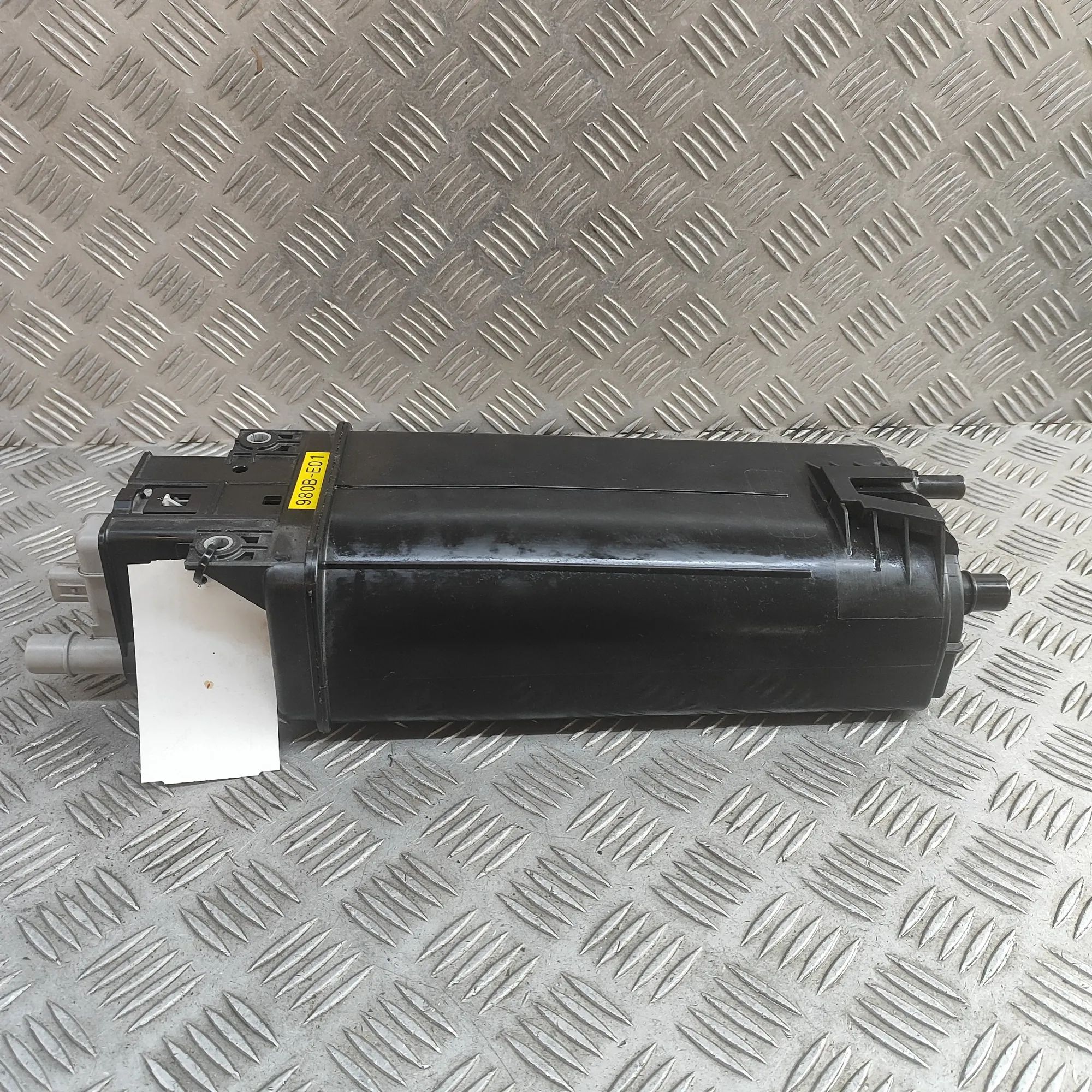 Toyota Prius Activated charcoal canister Activated charcoal canister — TOYOTA PRIUS (_W6...