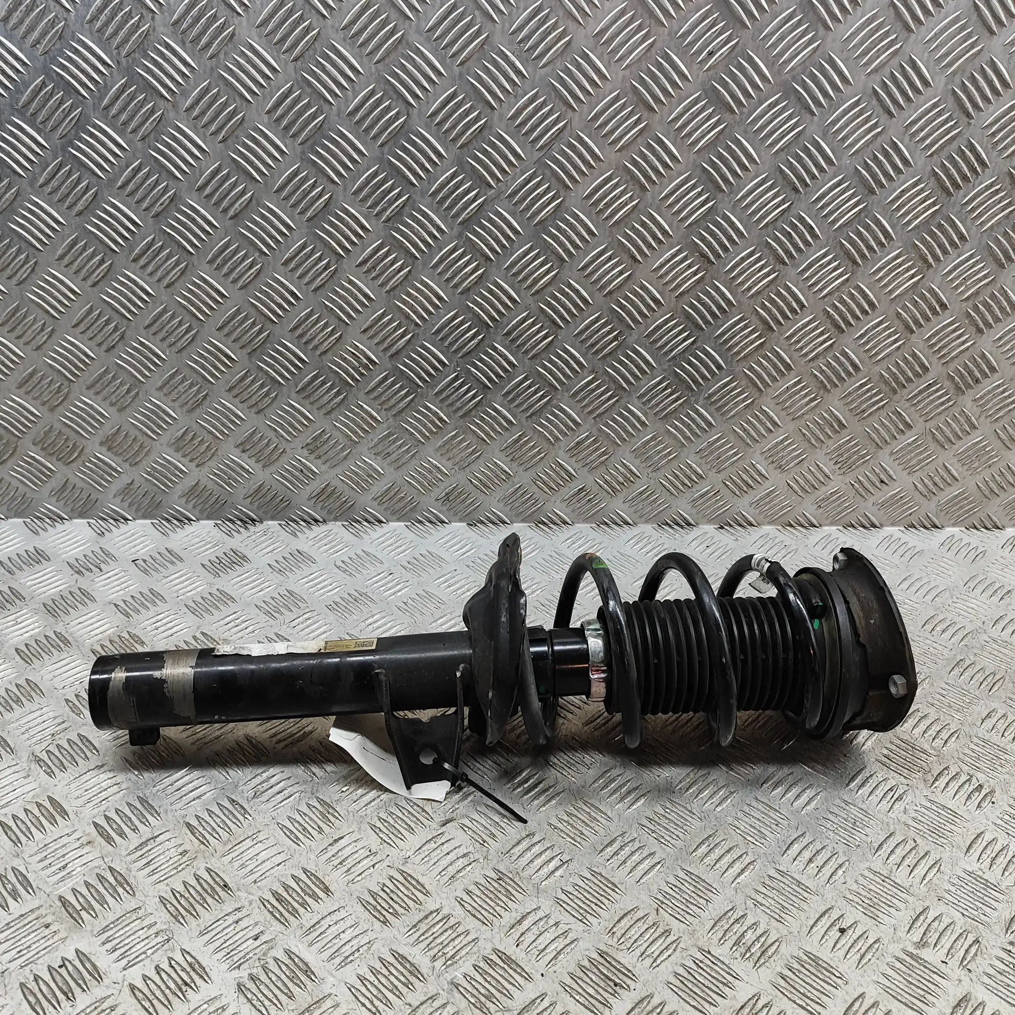 Volkswagen T-Roc Shock absorber — front left