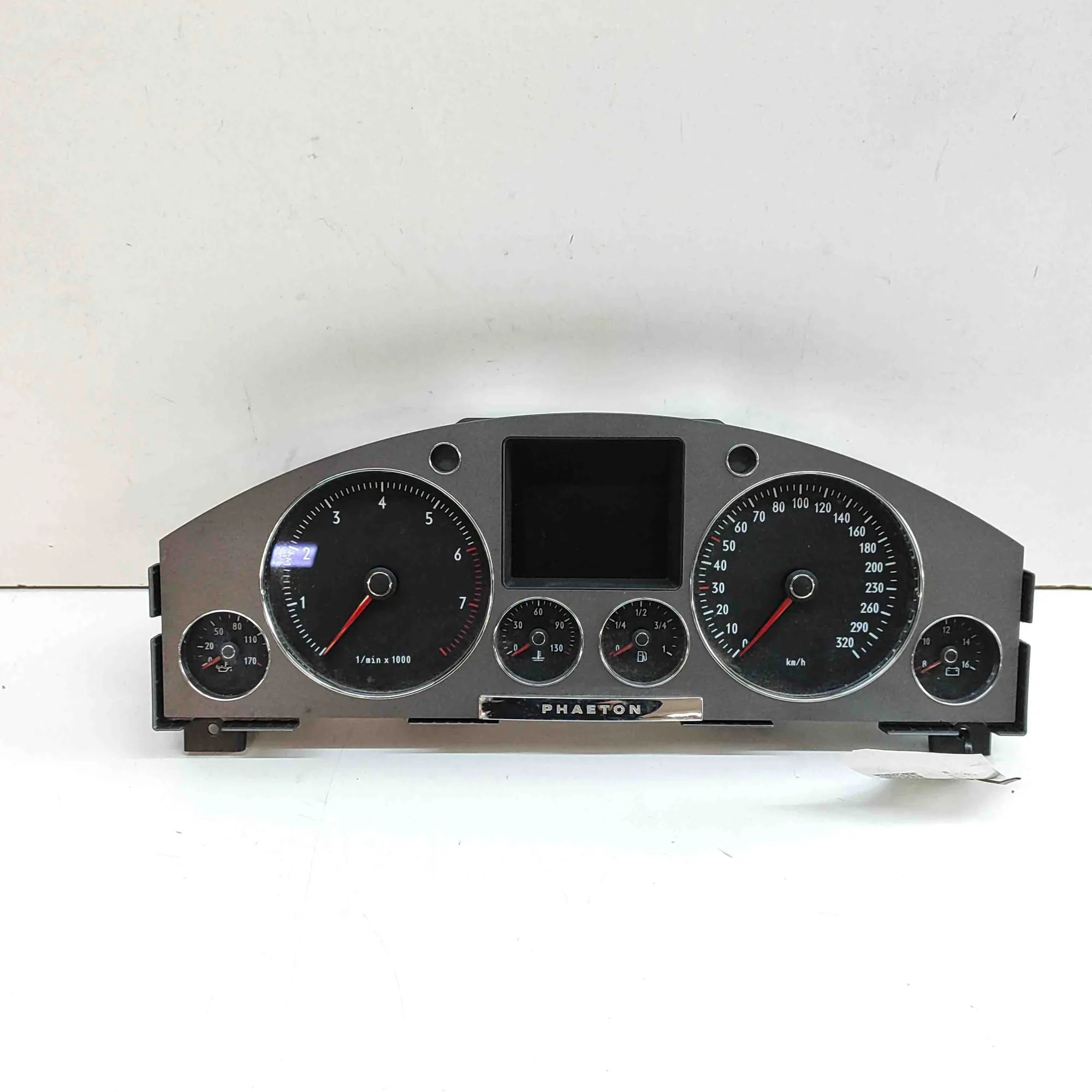 Volkswagen Phaeton Instrument Cluster Speedometer Instrument Cluster Speedometer — VW PHAETON (3D...
