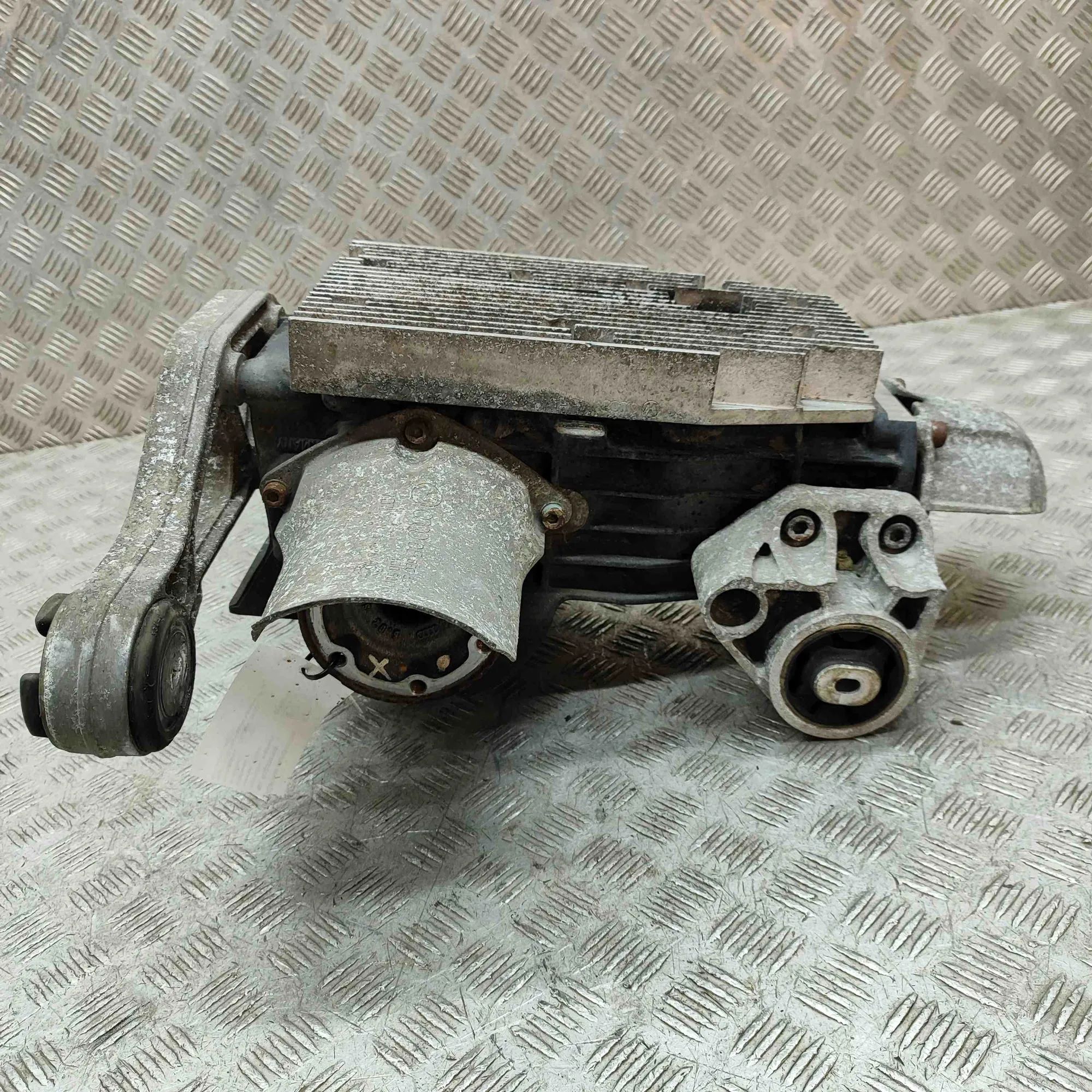 Volkswagen Phaeton задний редуктор Rear differential — VW PHAETON (3D_) (2002-2016...