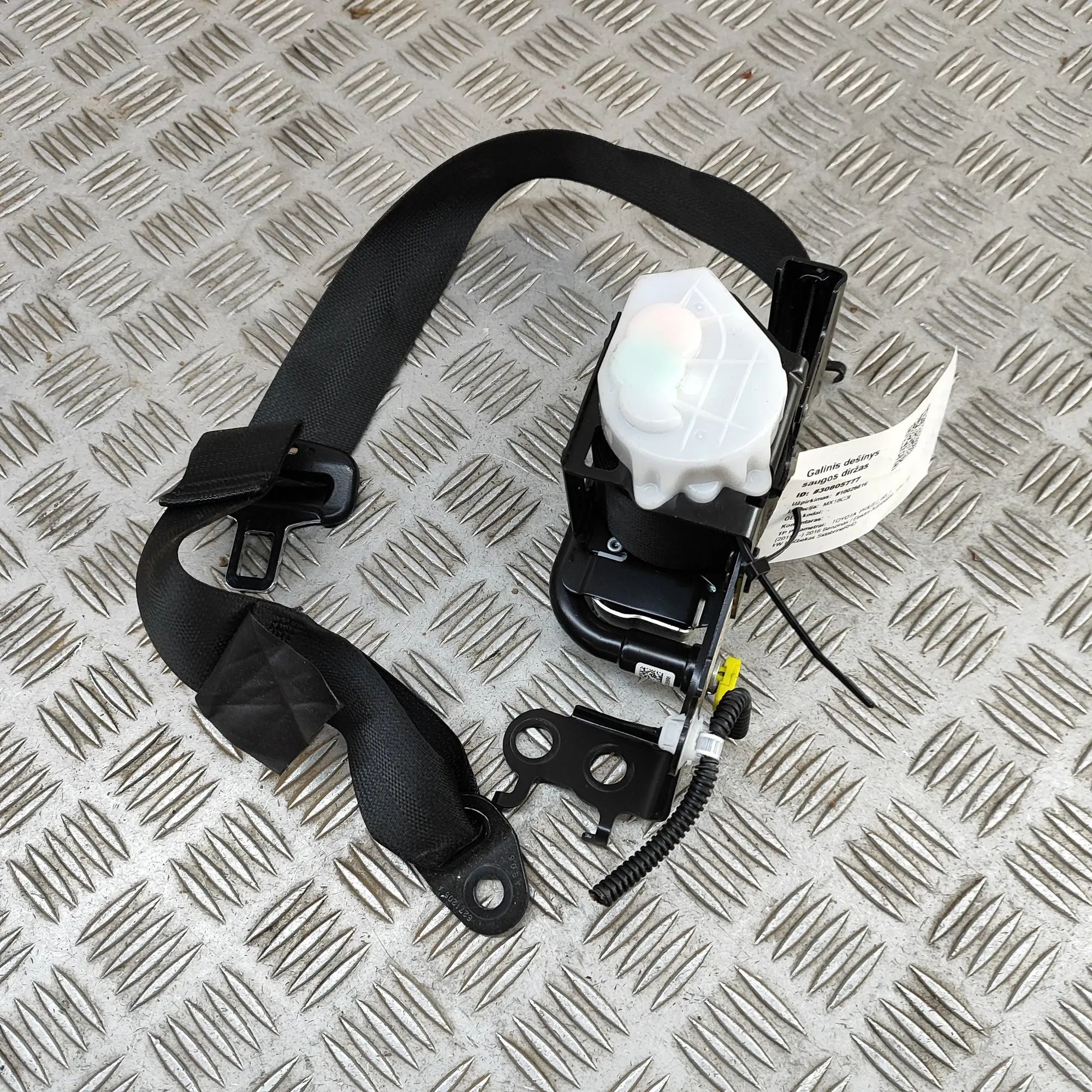 Toyota Prius+ Rear Right Seatbelt Rear Right Seatbelt — TOYOTA PRIUS (_W5_) (2015...