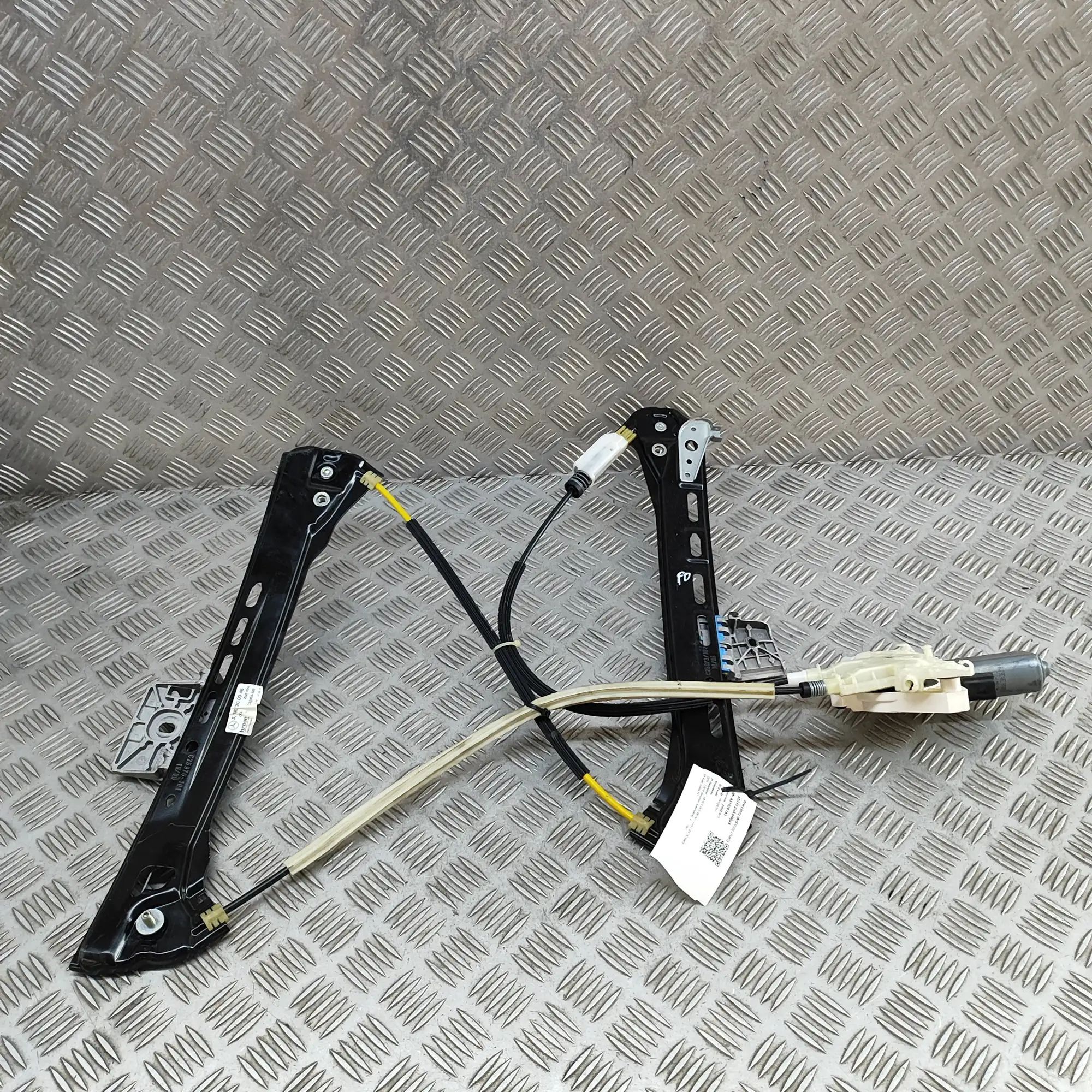 Mercedes-Benz A (W176) Front Right Door Window Regulator Front Right Door Window Regulator — MERCEDES BE...