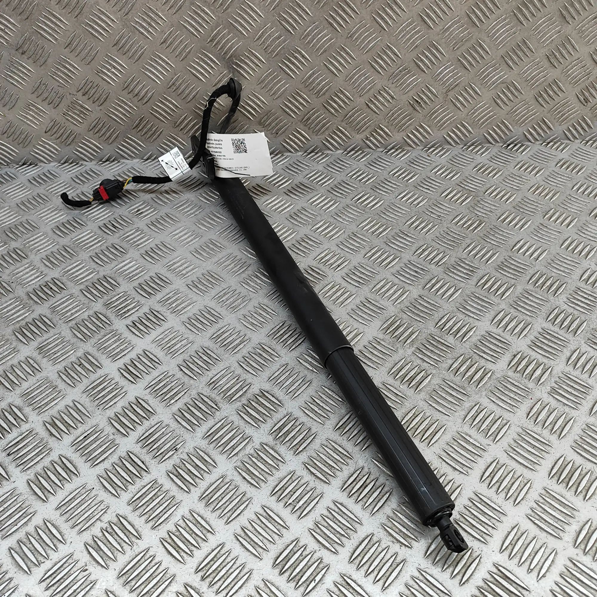 Alfa-Romeo Stelvio Right Side Tailgate Gas Strut Right Side Tailgate Gas Strut — ALFA ROMEO STEL...