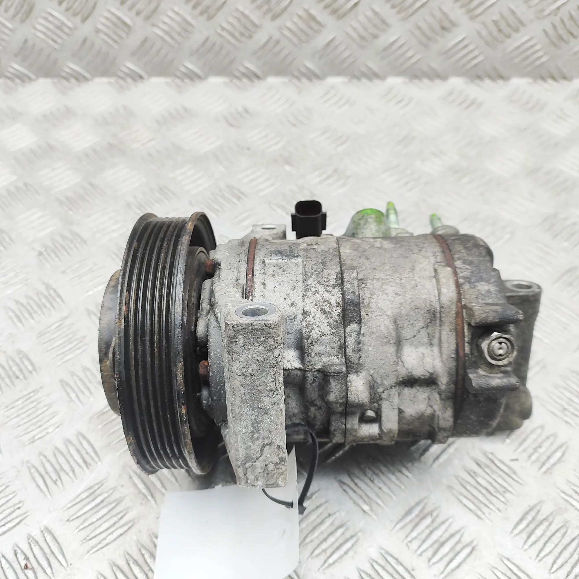 Jeep Grand Cherokee (WK) Air-conditioning compressor Air-conditioning compressor — JEEP GRAND CHEROK...