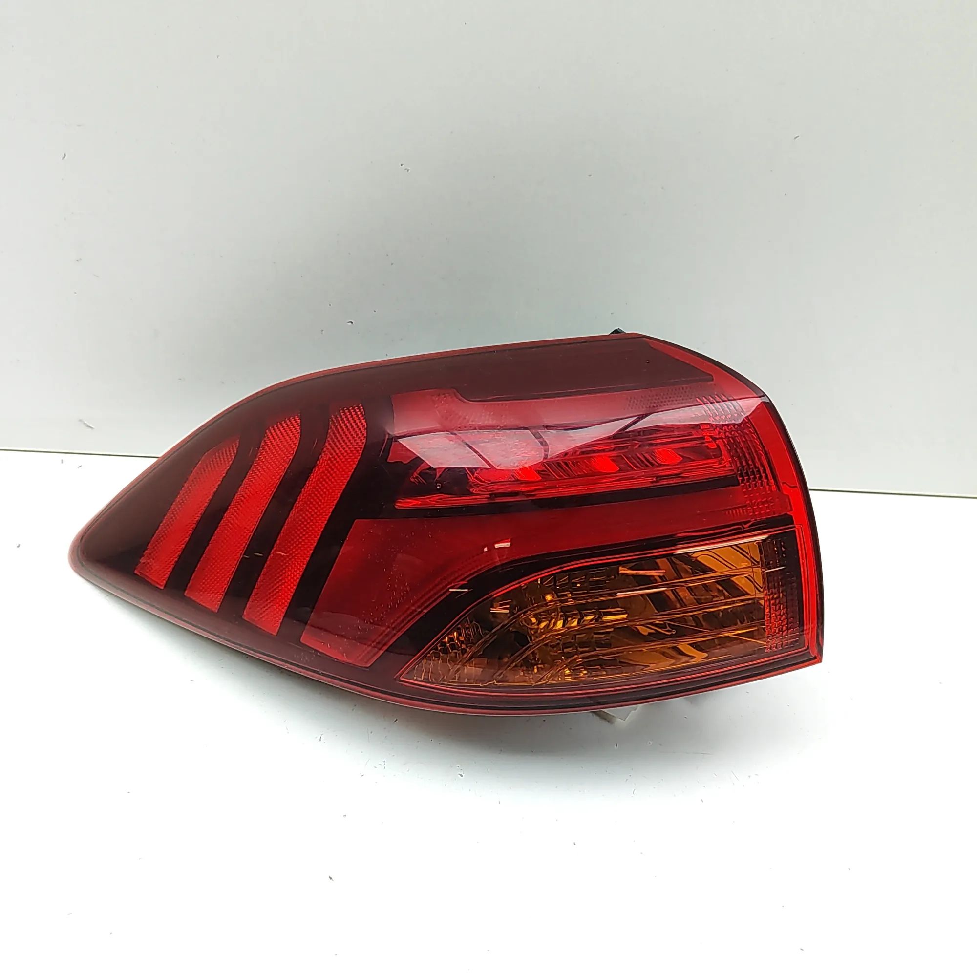 Hyundai Tucson Rear Left Tail Light Rear Left Tail Light — HYUNDAI TUCSON (TL, TLE)...
