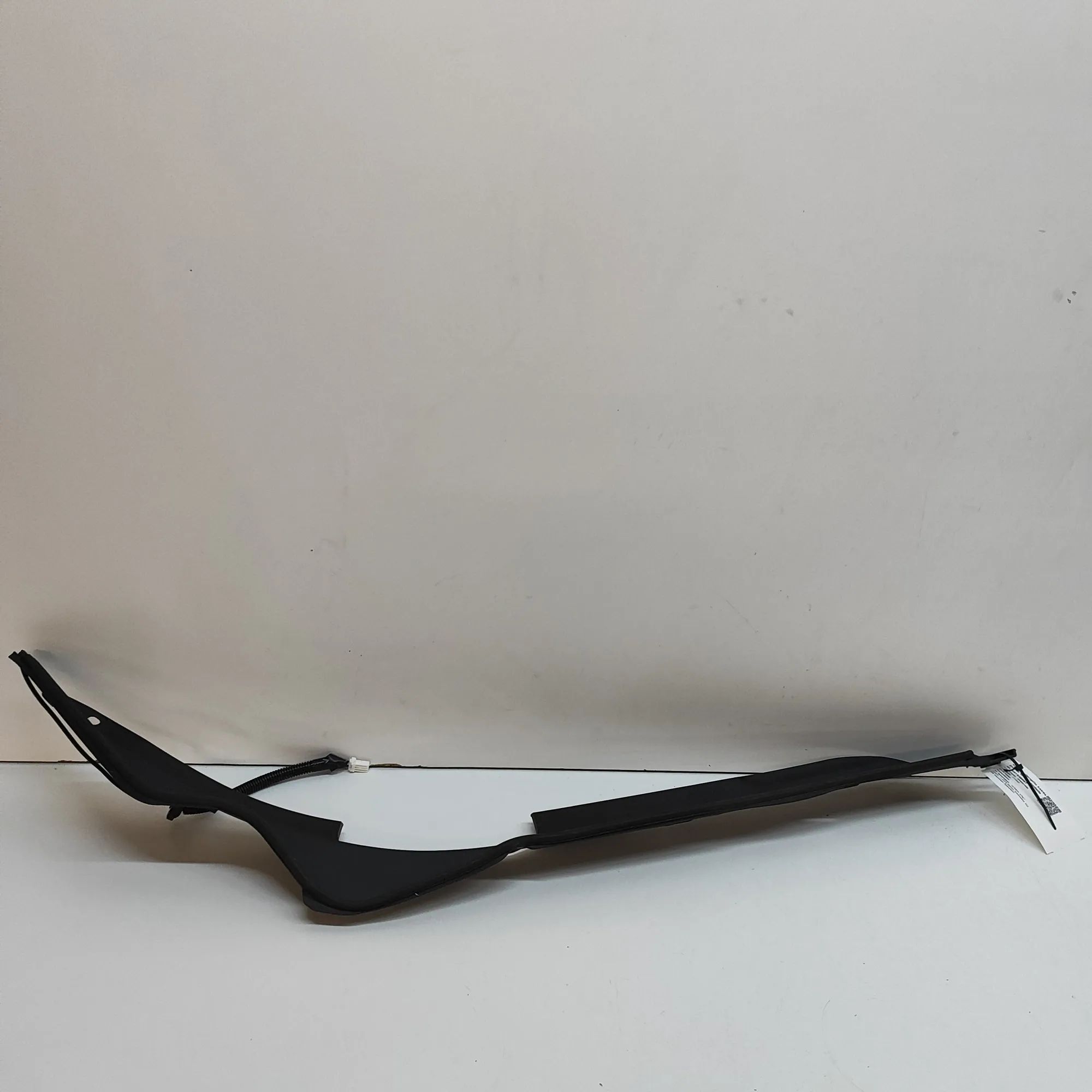 Honda HR-V / e:Ny1 Tailgate drip rail trim — left