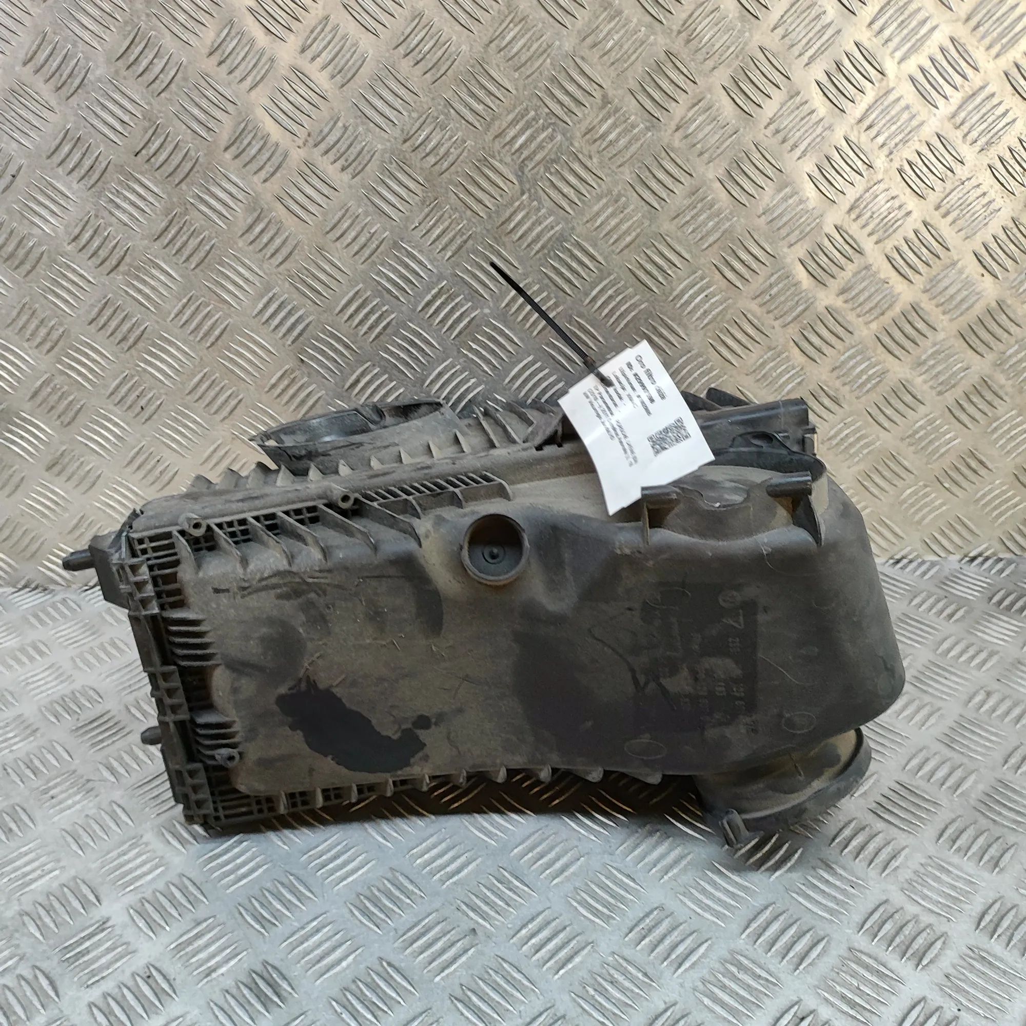 Porsche Cayenne Ilmanpuhdistin  Air Filter Box — PORSCHE CAYENNE (92A) (2010-.....