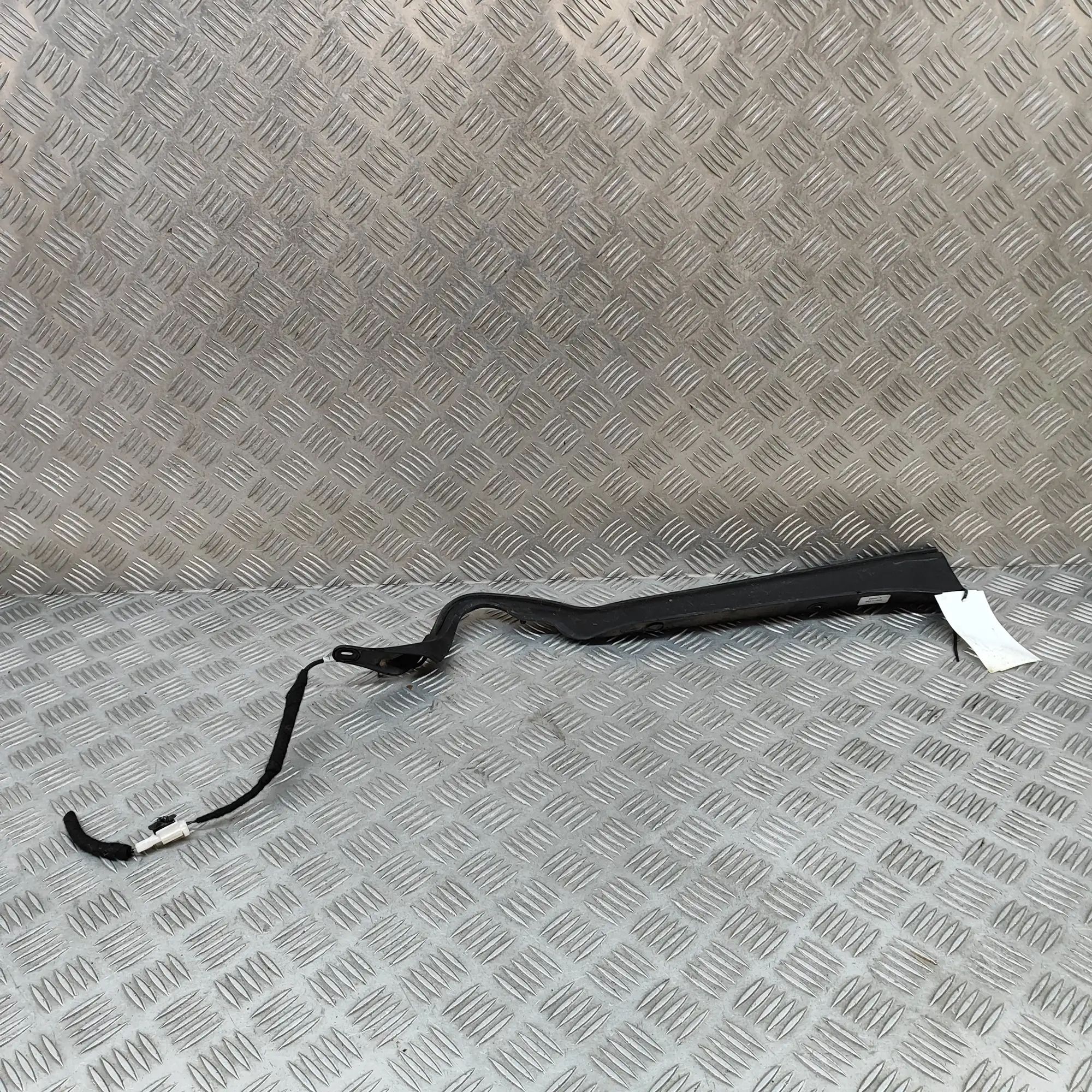 Mazda CX-5 (KF) Tailgate drip rail trim — right Tailgate drip rail trim — right — MAZDA CX-5 (K...