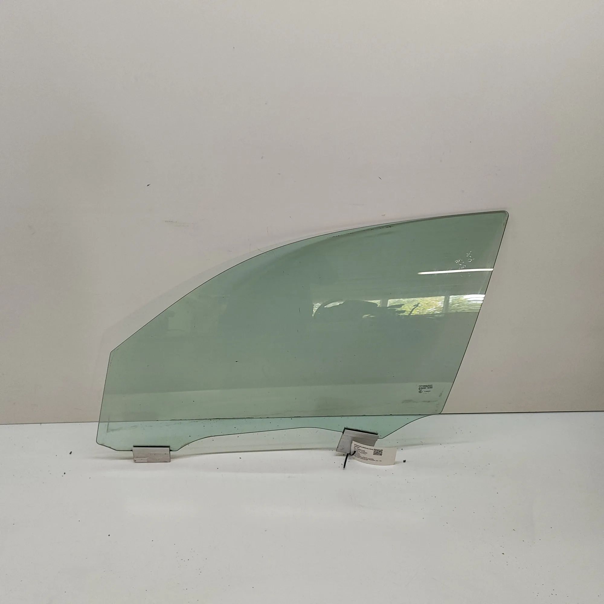 Jaguar XJ Front Right Door Window Front Right Door Window — JAGUAR XJ (X350) (200...