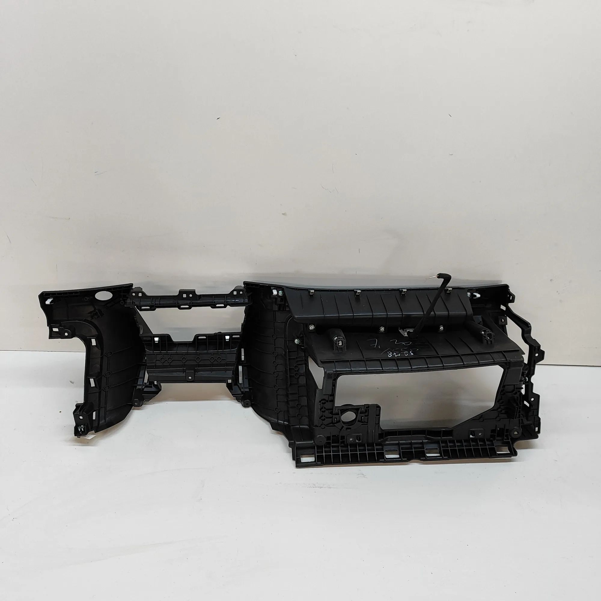 Hyundai Santa Fe Lower dashboard trim Lower dashboard trim — HYUNDAI SANTA (FÉ IV TM)...