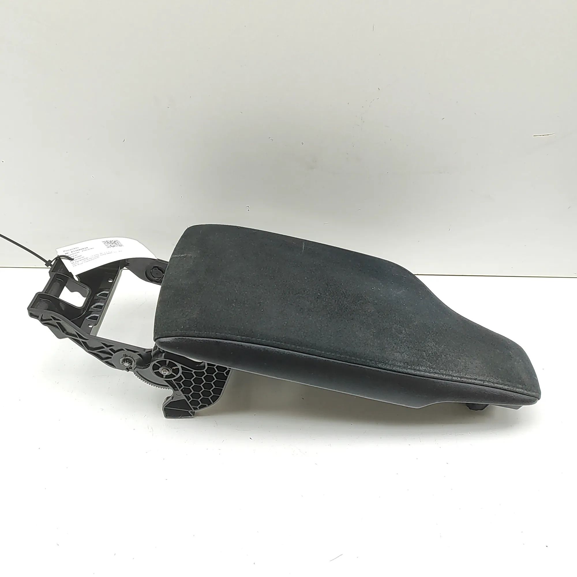 Lexus RC Käsinoja Armrest — LEXUS RC (_C1_) (2014-...) — 58920-24...
