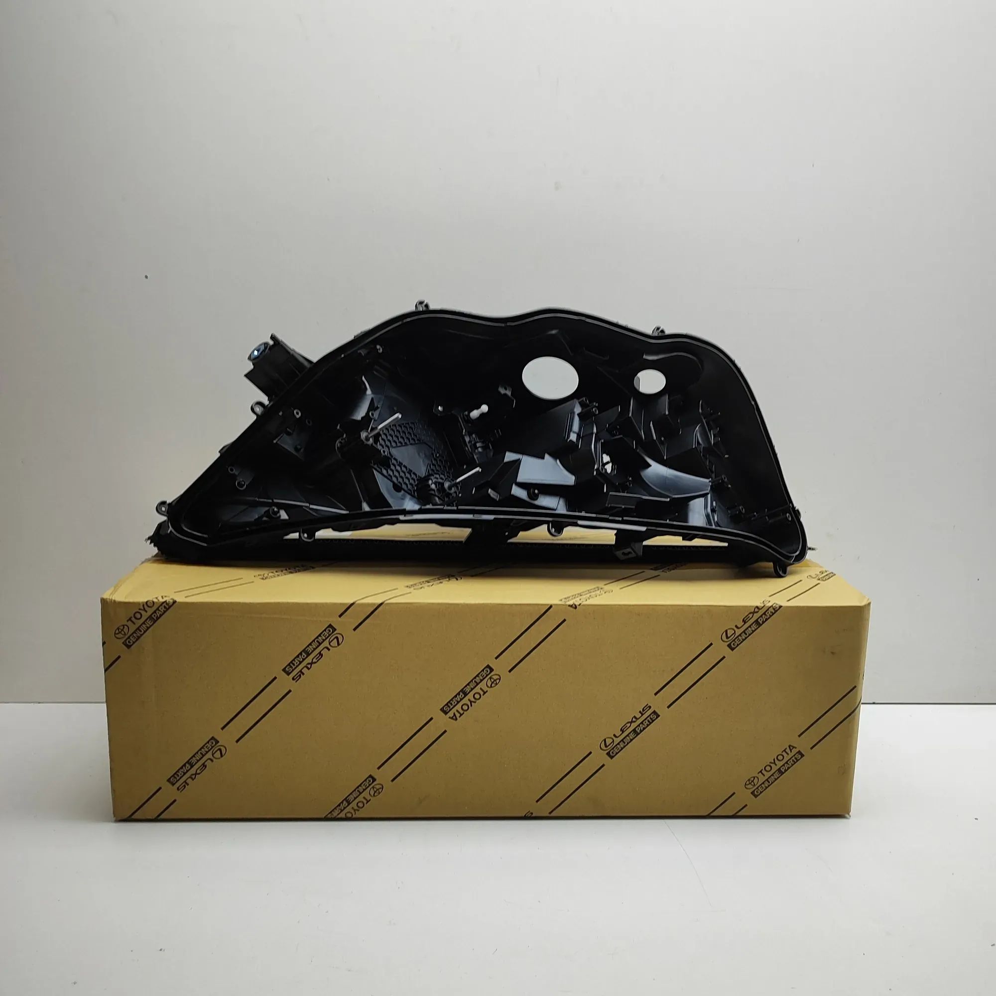 Toyota RAV4 (XA50) Left Headlight Bracket Left Headlight Bracket — TOYOTA RAV (4 V A5, H5...