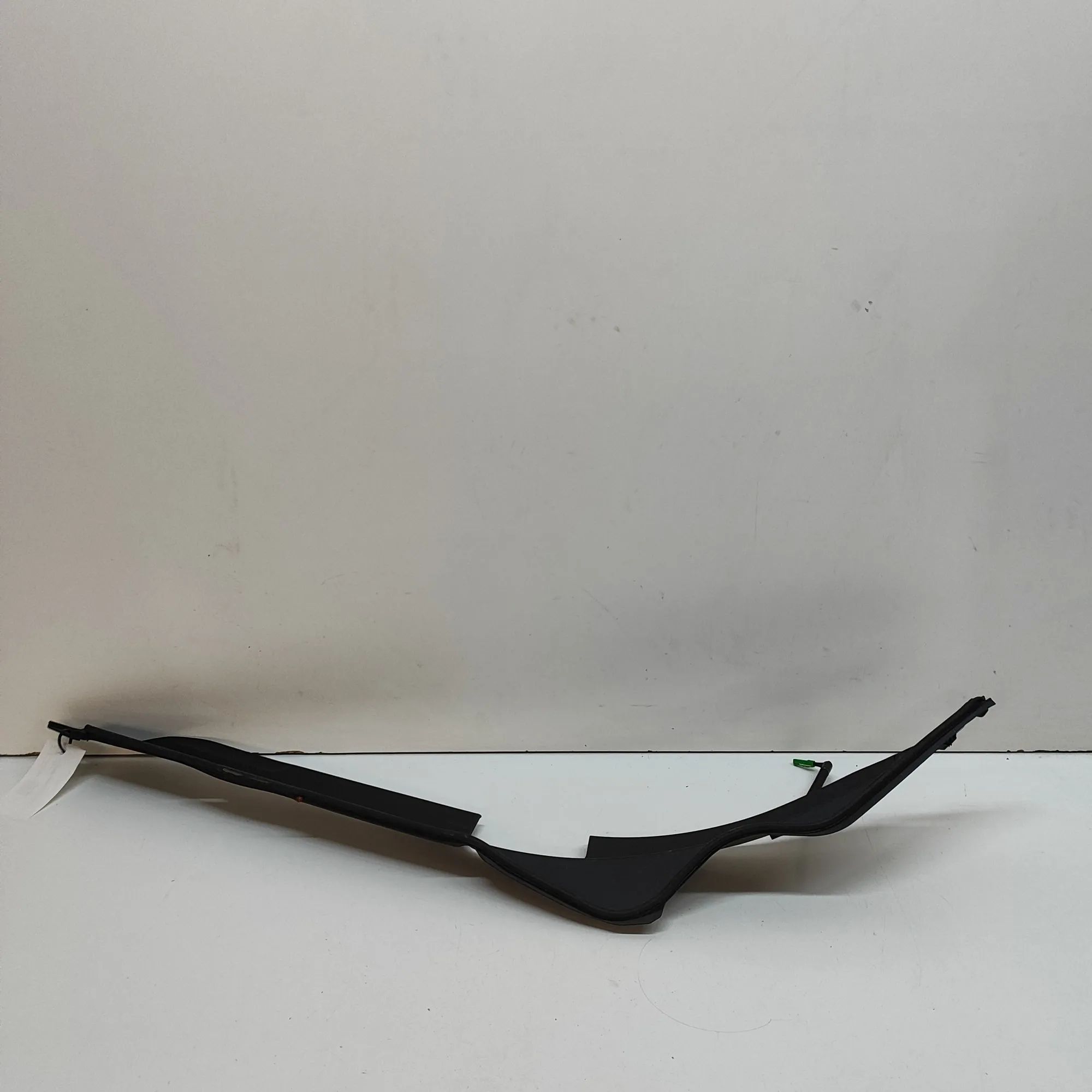 Honda HR-V / e:Ny1 Tailgate drip rail trim — right