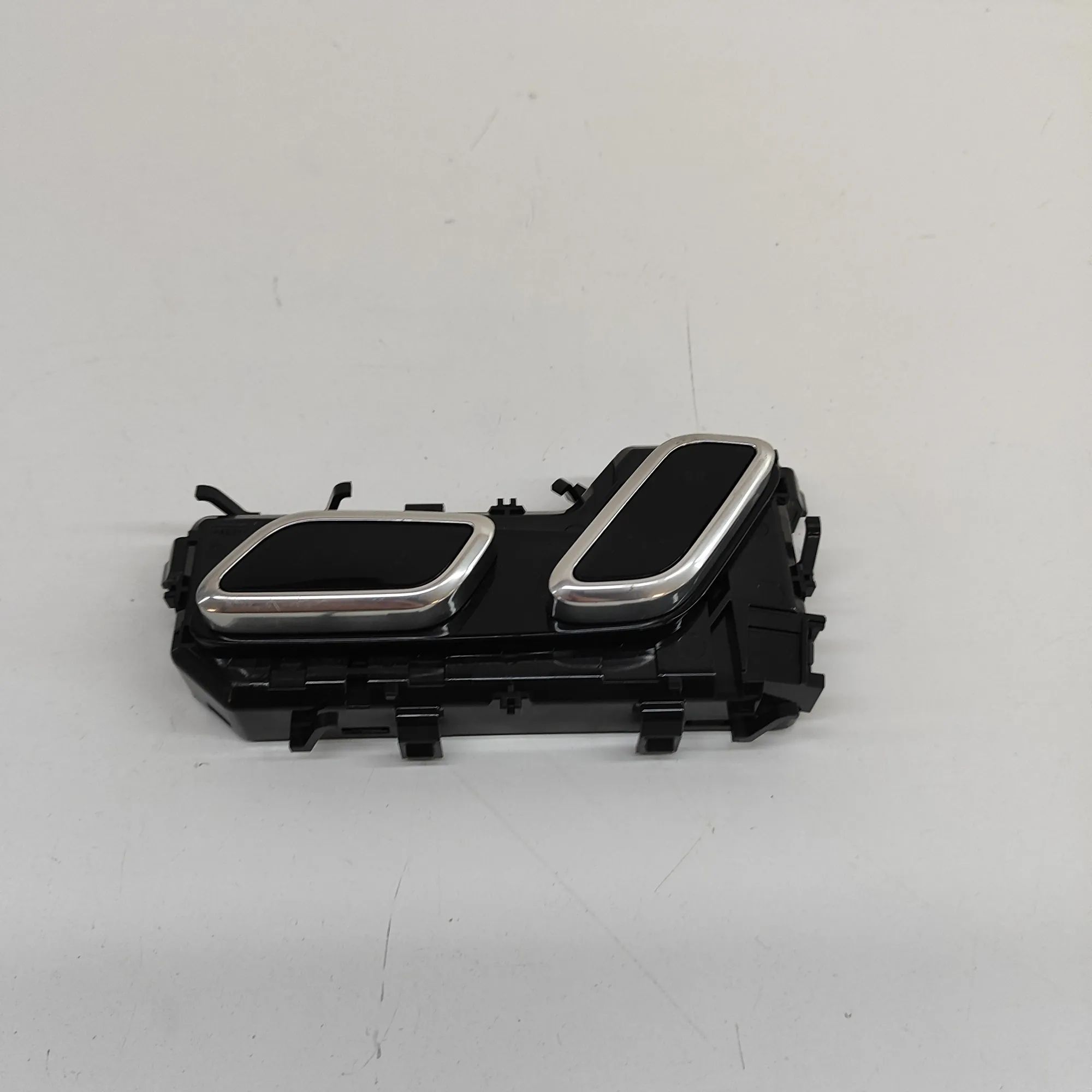 Land Rover Range Rover Sport (L461) Right Seat Control Buttons Right Seat Control Buttons — LAND ROVER RANGE R...