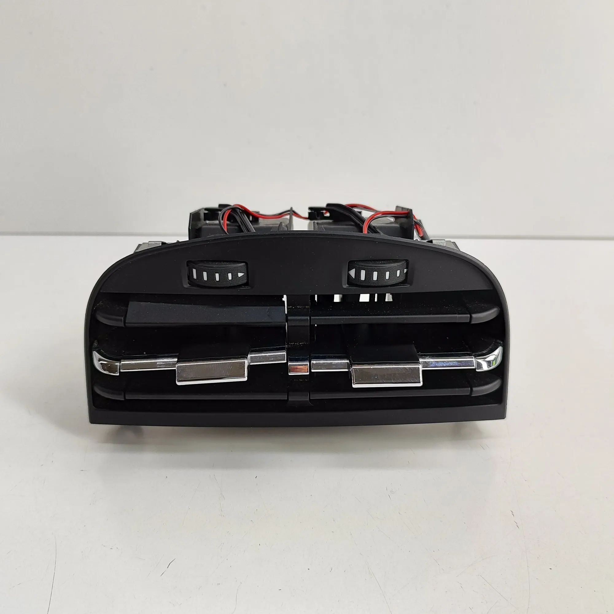Maserati Quattroporte Centre console air vent Centre console air vent — MASERATI QUATTROPORTE...