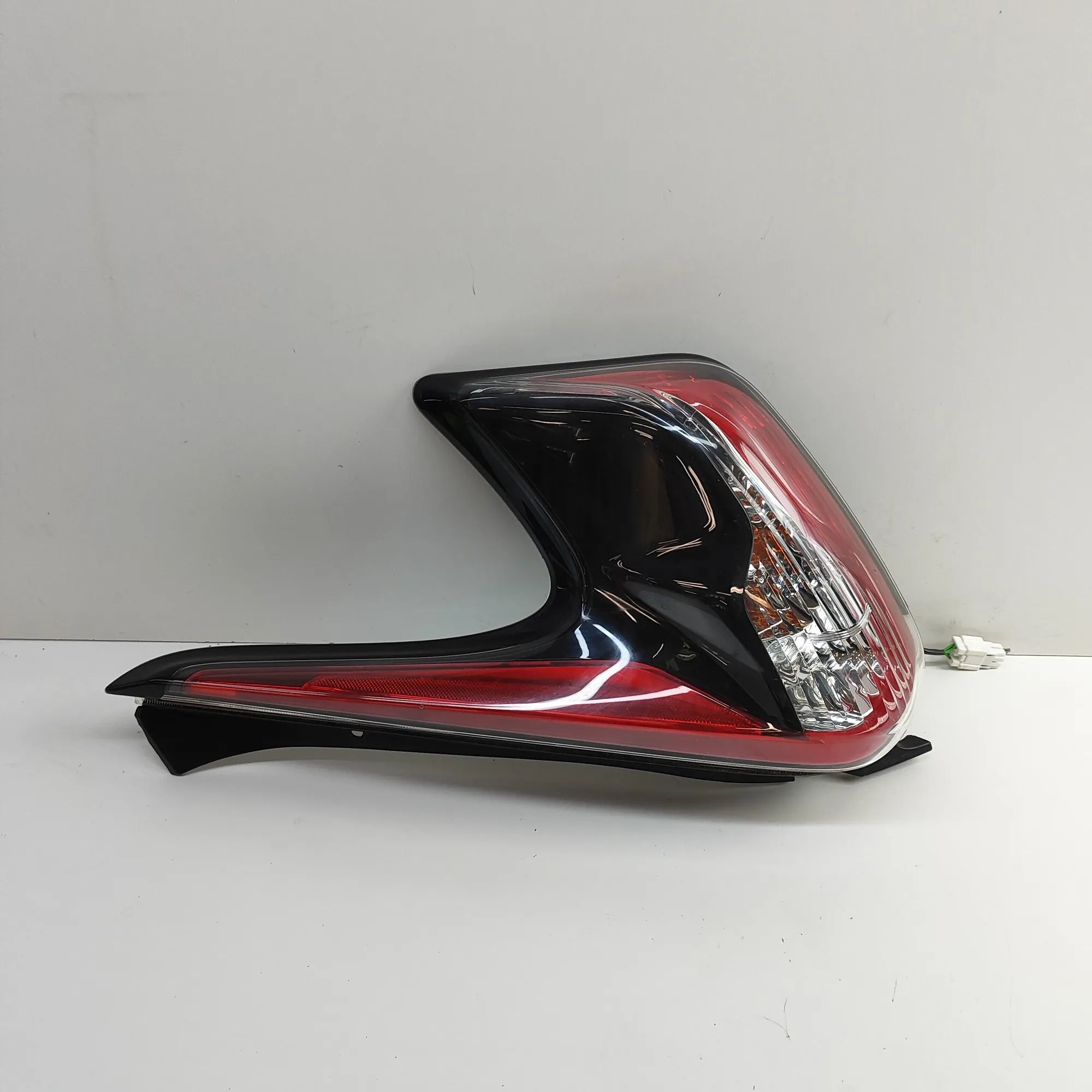 Nissan Juke Rear Right Tail Light Rear Right Tail Light — NISSAN JUKE (F15) (2010...