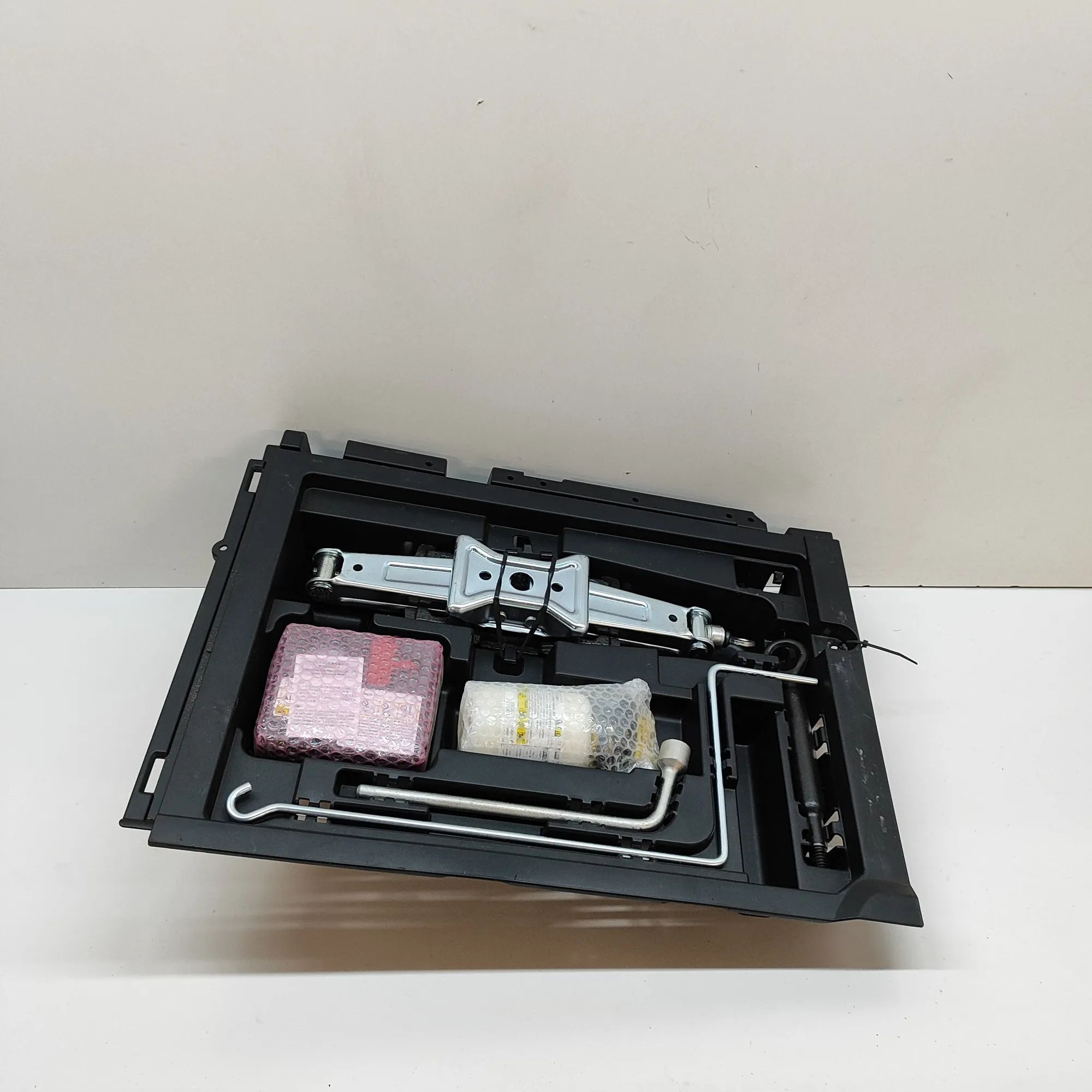 Lexus RX Tool Kit Tool Kit — LEXUS RX (_L2_) (2015-...) — 64997-4...
