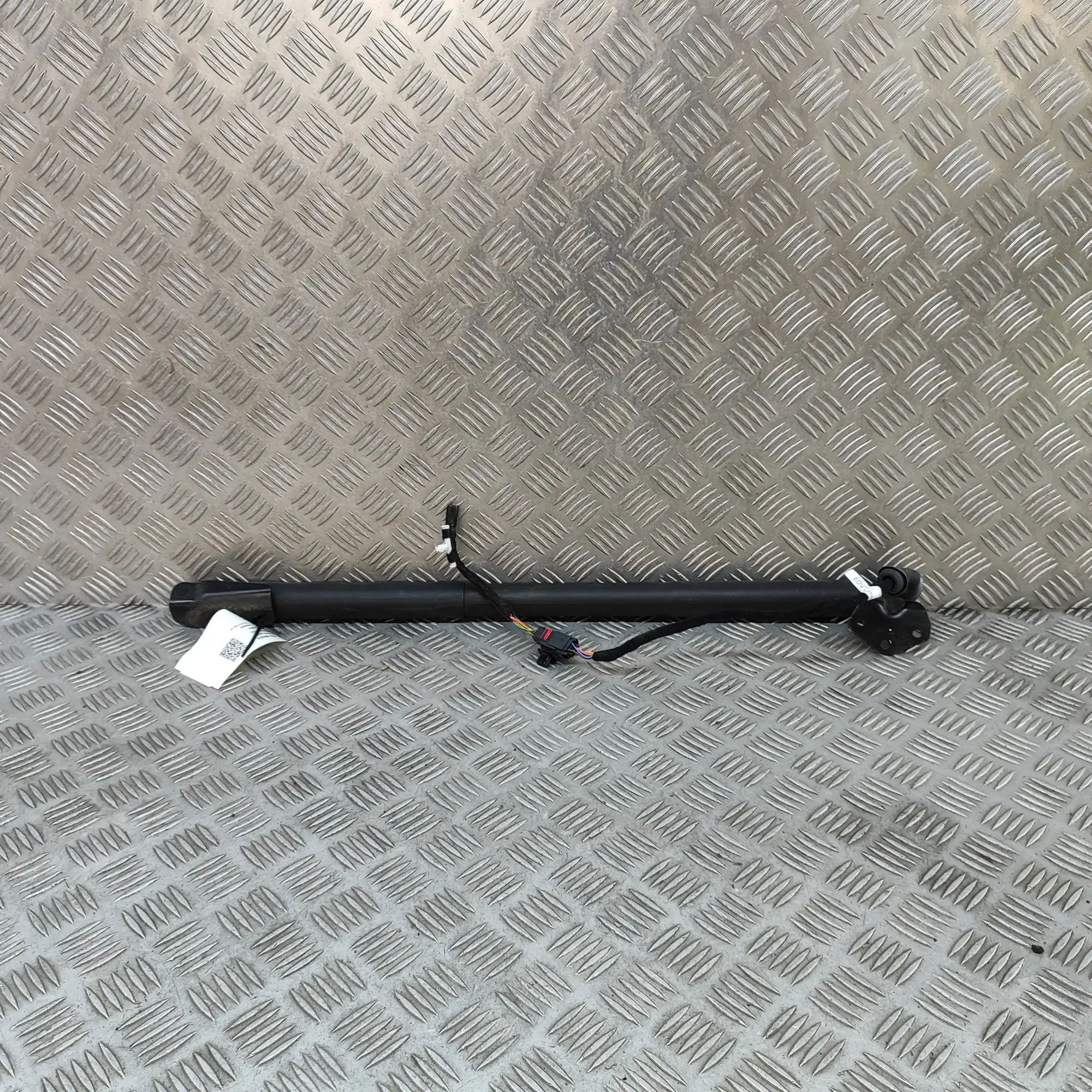 Porsche Cayenne Right Side Tailgate Gas Strut Right Side Tailgate Gas Strut — PORSCHE CAYENNE...