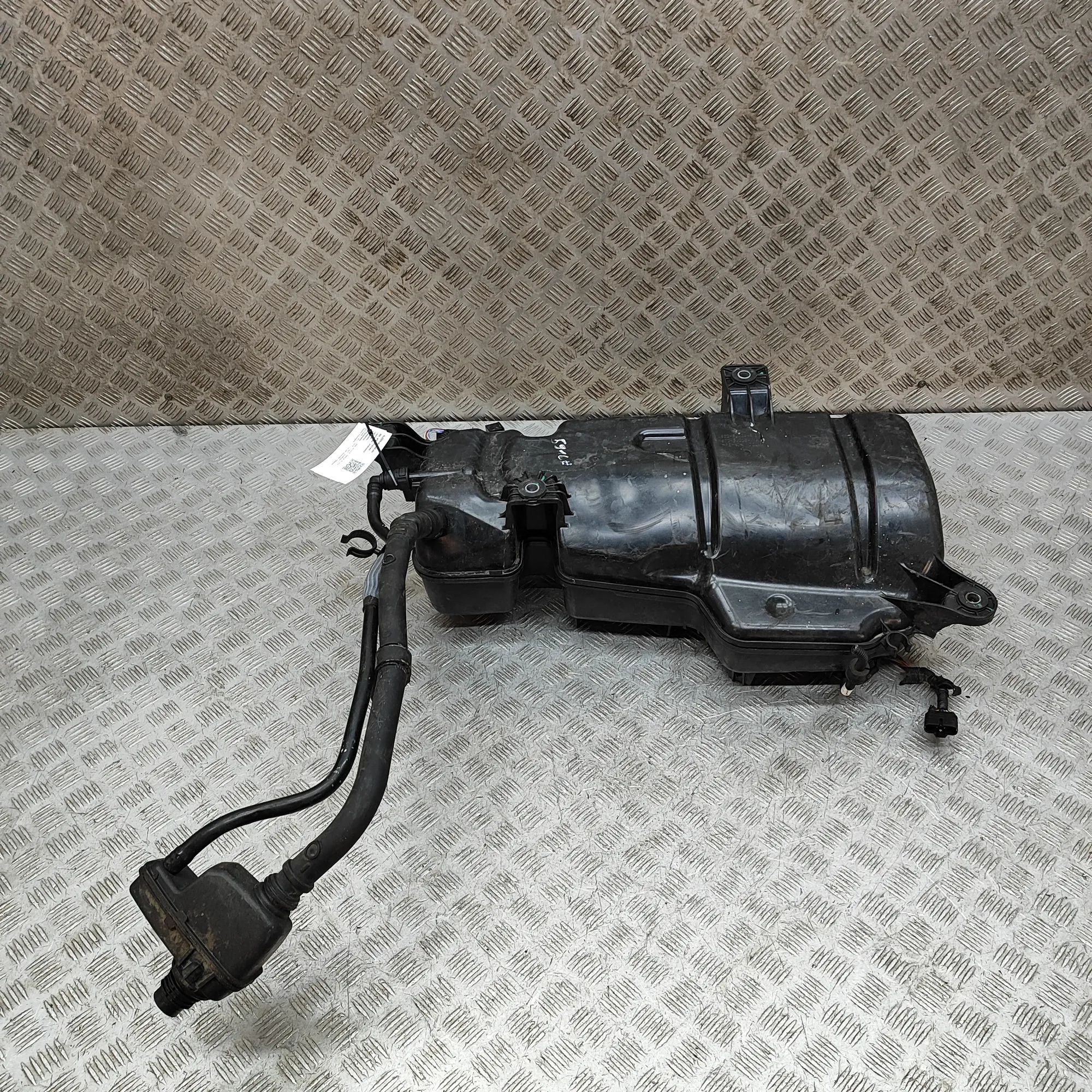 Land Rover Range Rover Evoque Adblue tank AdBlue tank — LAND ROVER RANGE ROVER EVOQUE (L5...