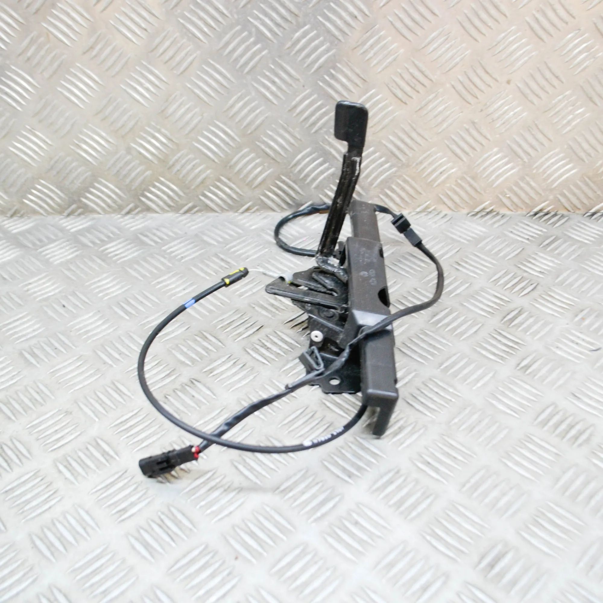 Hyundai Tucson Bonnet safety catch Bonnet safety catch — HYUNDAI TUCSON (NX4E, NX4...