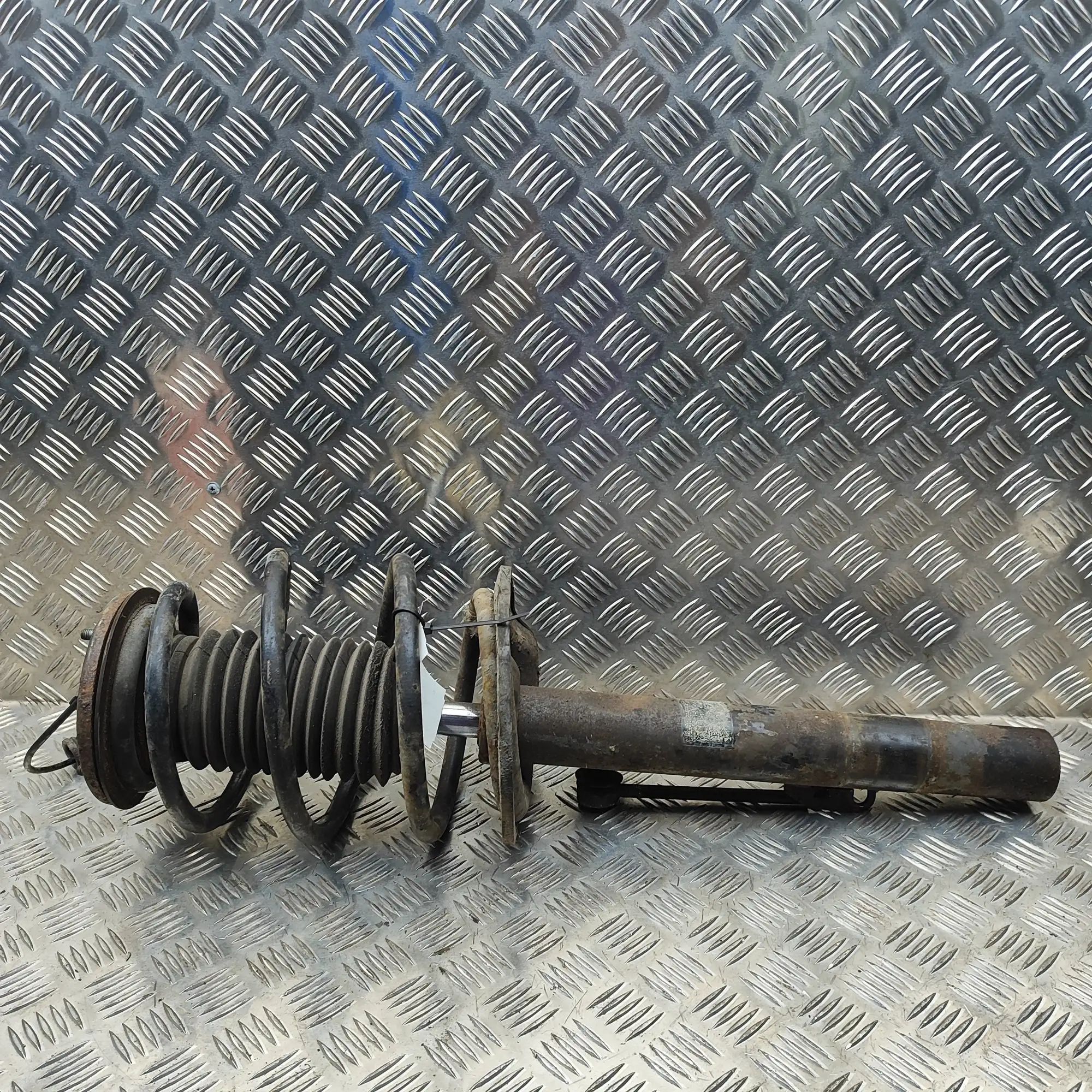 BMW 7 (E38) Shock absorber — front right Shock absorber — front right — BMW 7 (E38) (199...