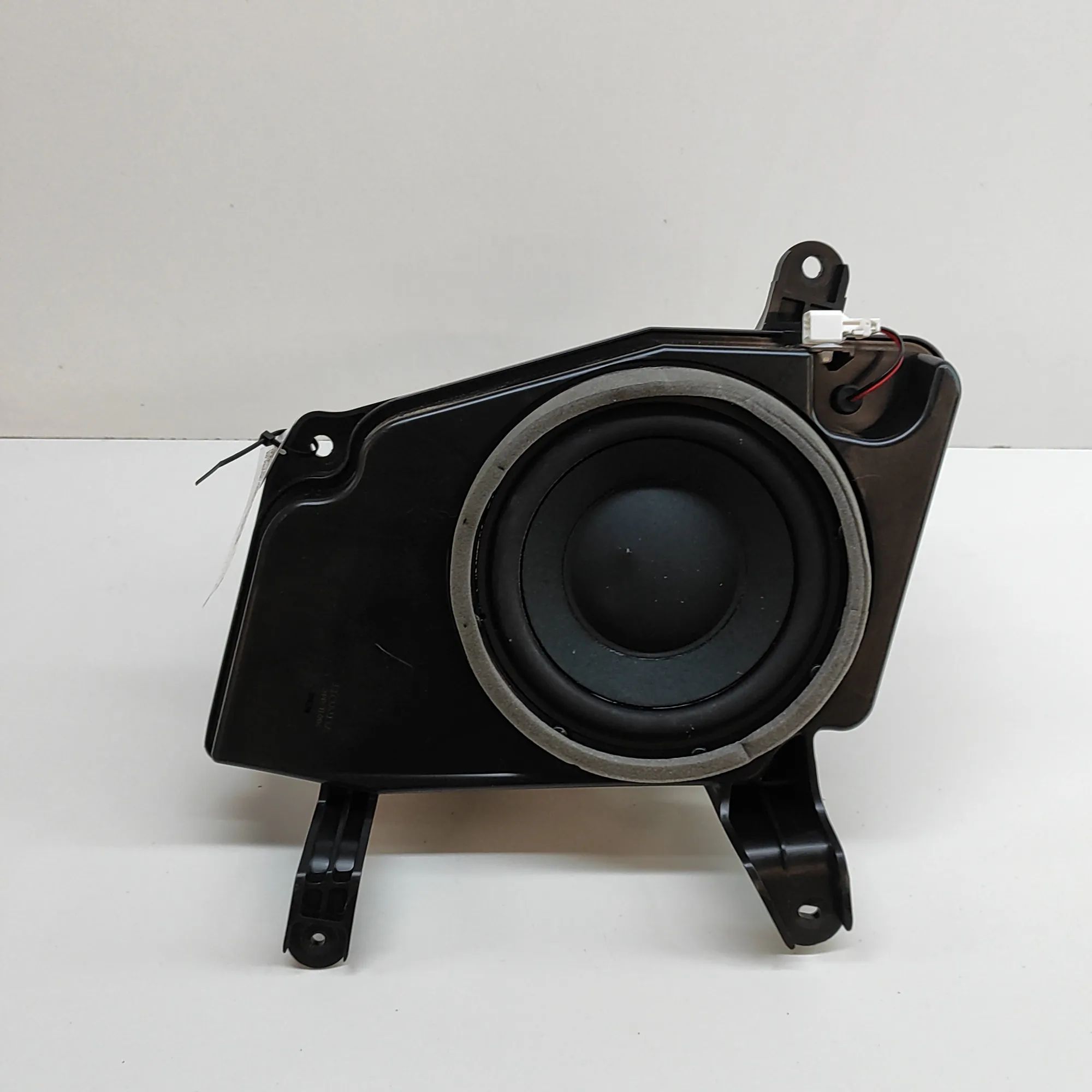 Honda CR-V Сабвуфер Subwoofer — HONDA CR-V (V RW) (2017-...) — 3914...