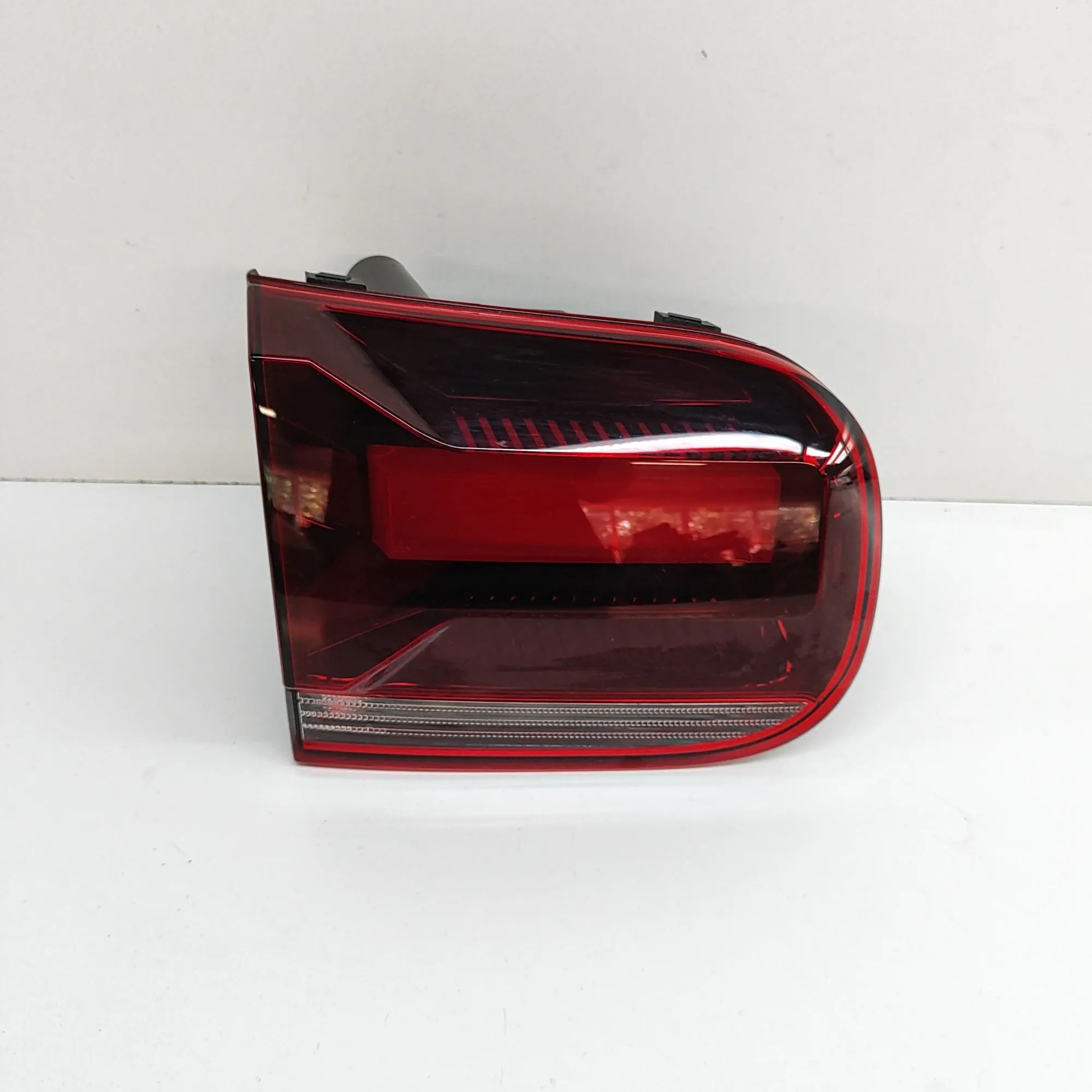 Citroen C5 Aircross Left Side Tailgate Tail Light Left Side Tailgate Tail Light — CITROEN C5 (AIR...