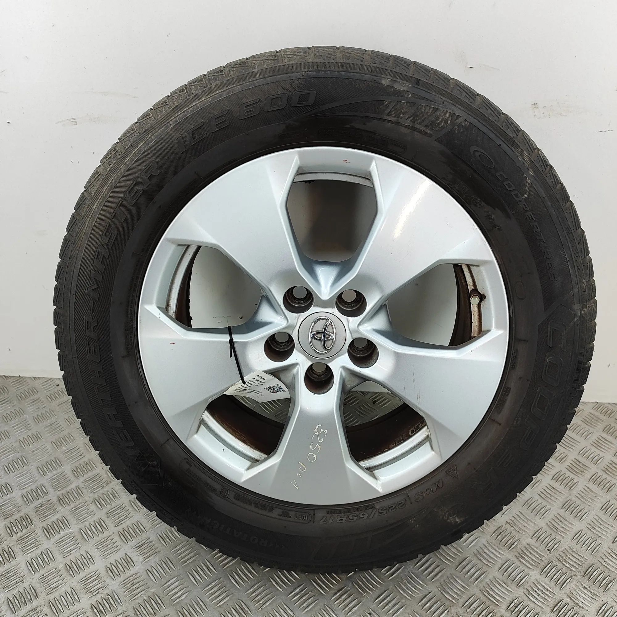 Toyota RAV4 (XA40) Alloy Wheel Alloy wheel — TOYOTA RAV (4 V XA50) (2018-...) ...