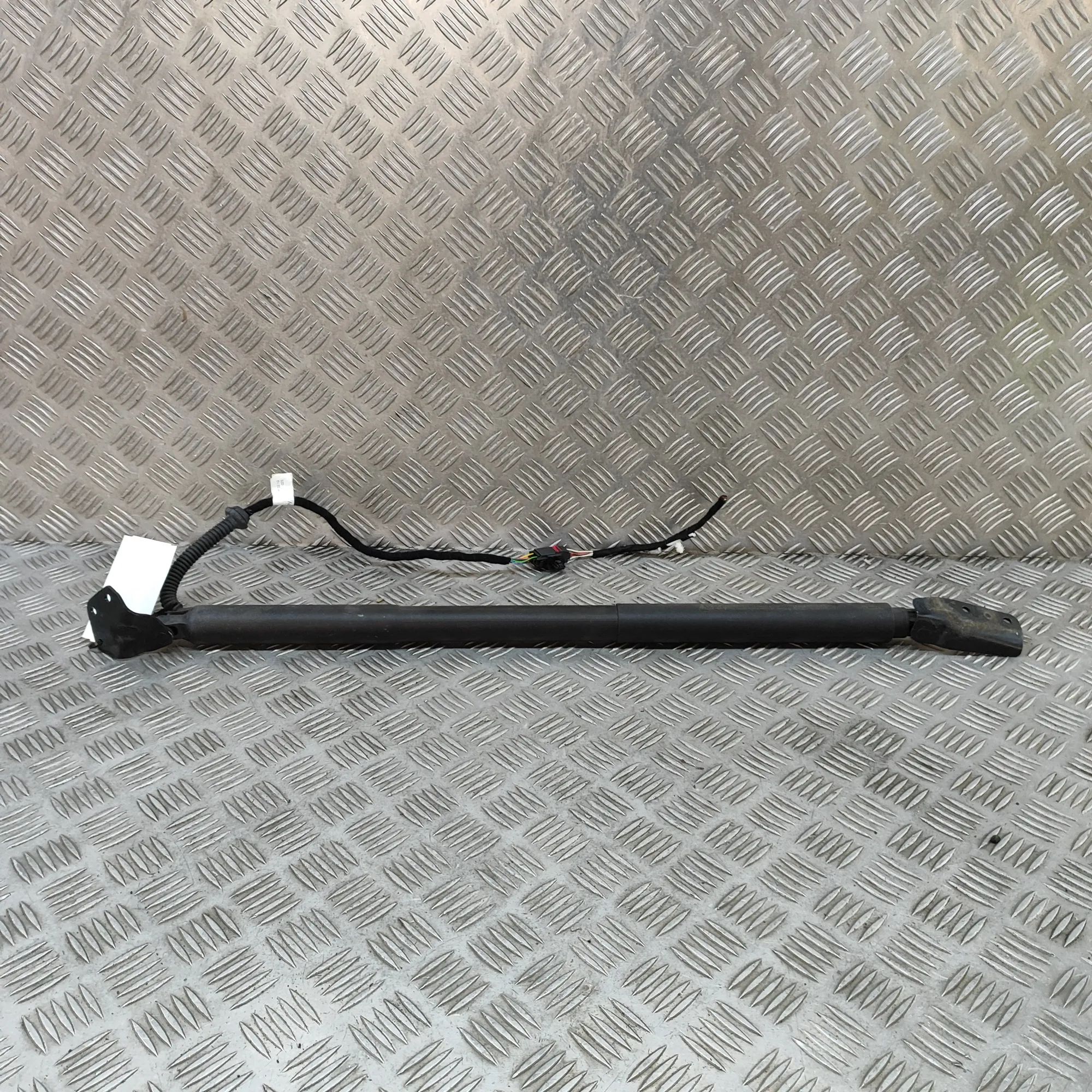 Porsche Cayenne Left Side Tailgate Gas Strut Left Side Tailgate Gas Strut — PORSCHE CAYENNE ...