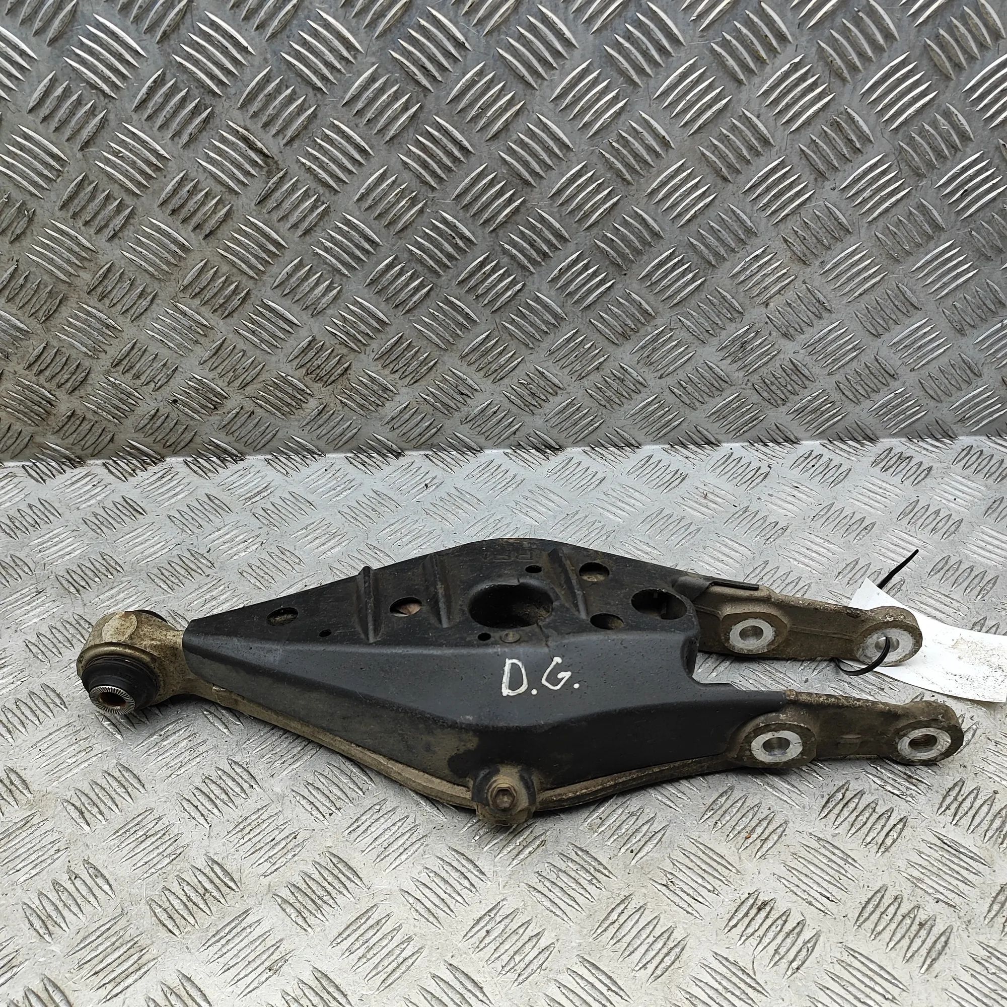 Lexus RC Rear Right Lower Control Arm Rear Right Lower Control Arm — LEXUS RC (_C1_) ...